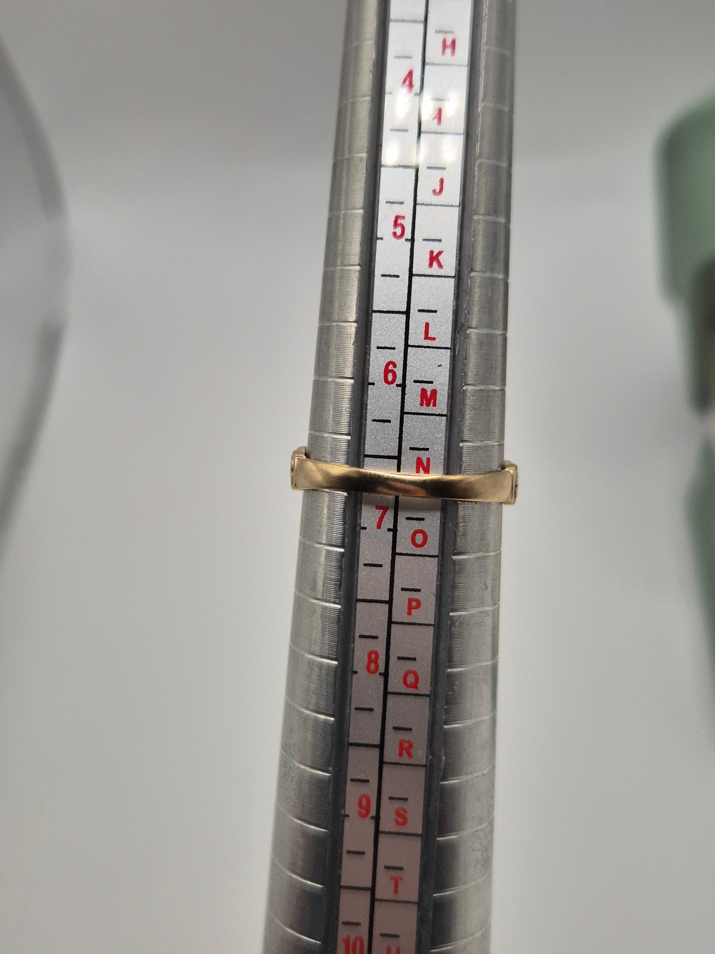 9ct gold garnet ring