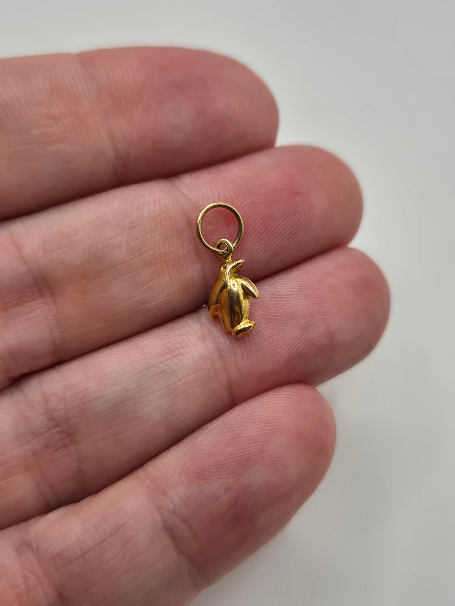 9ct gold penguin charm