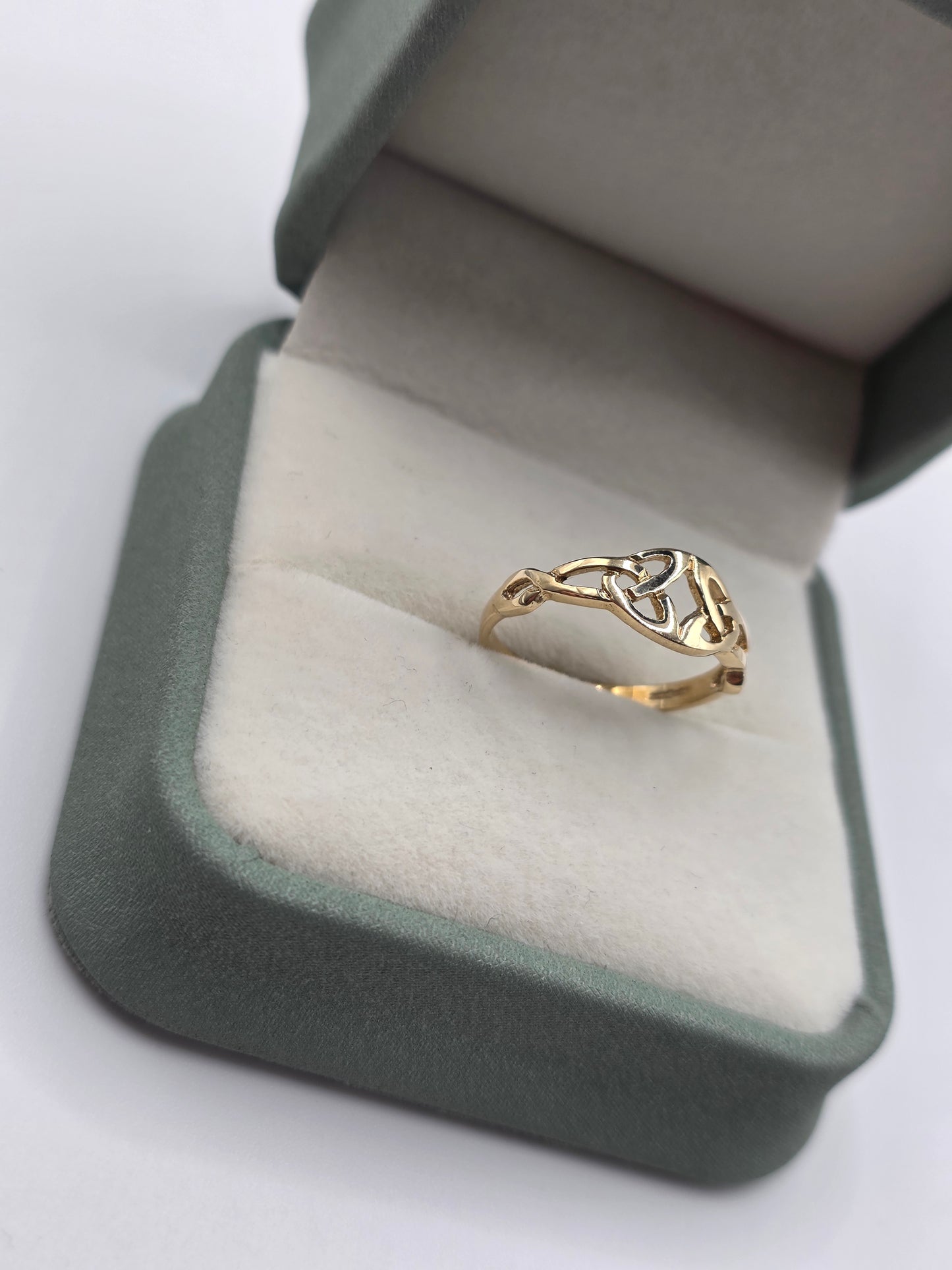 9ct gold celtic ring