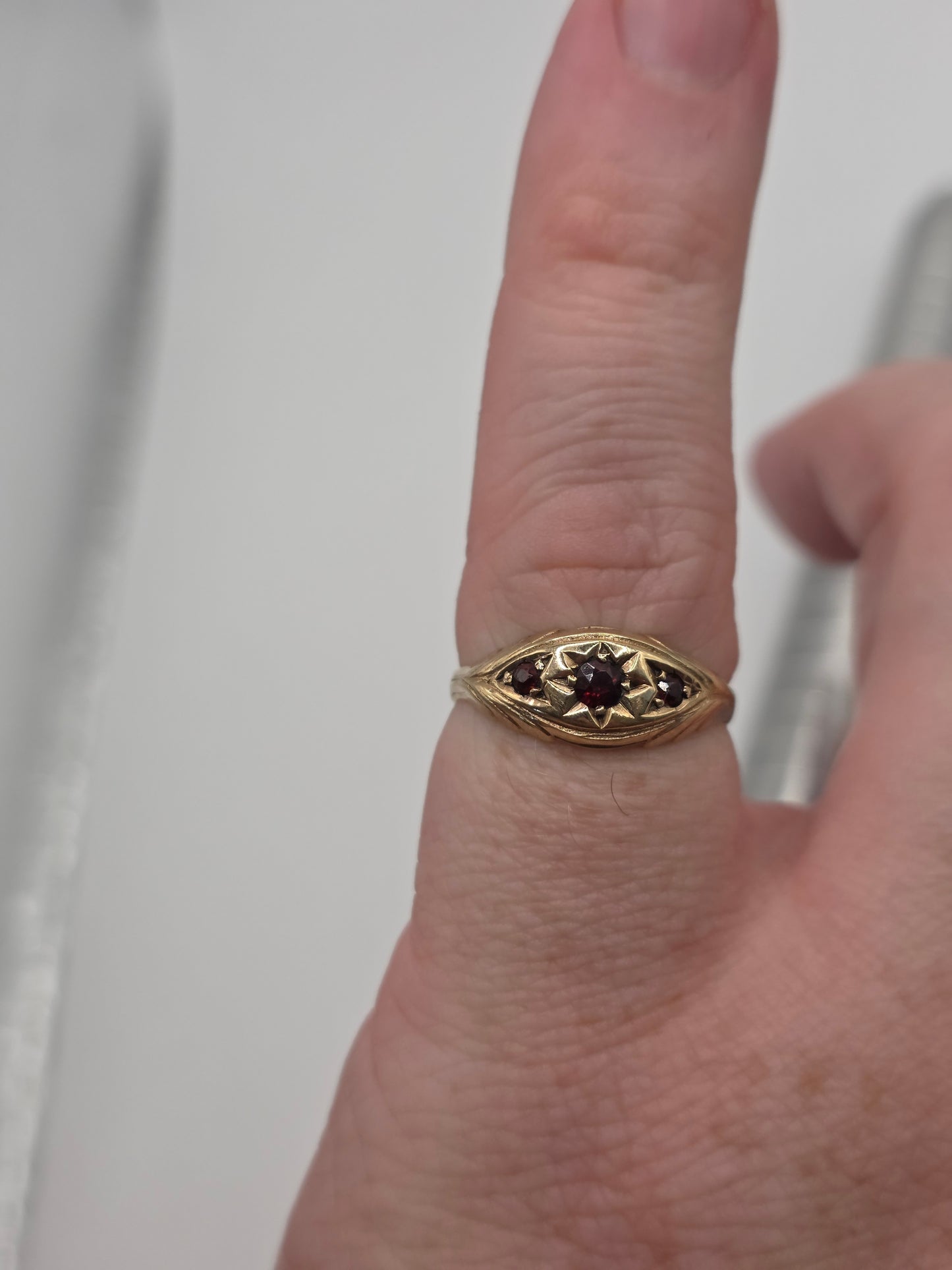 9ct gold garnet gypsy ring