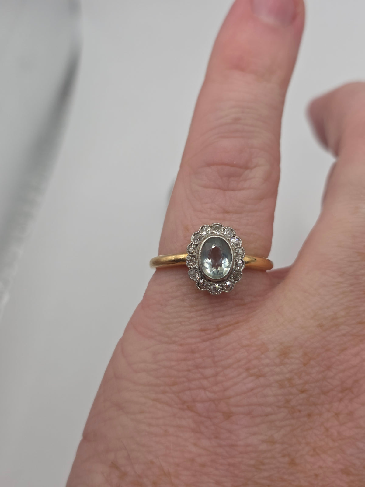 Vibtage 18ct gold aquamarine and diamond ring