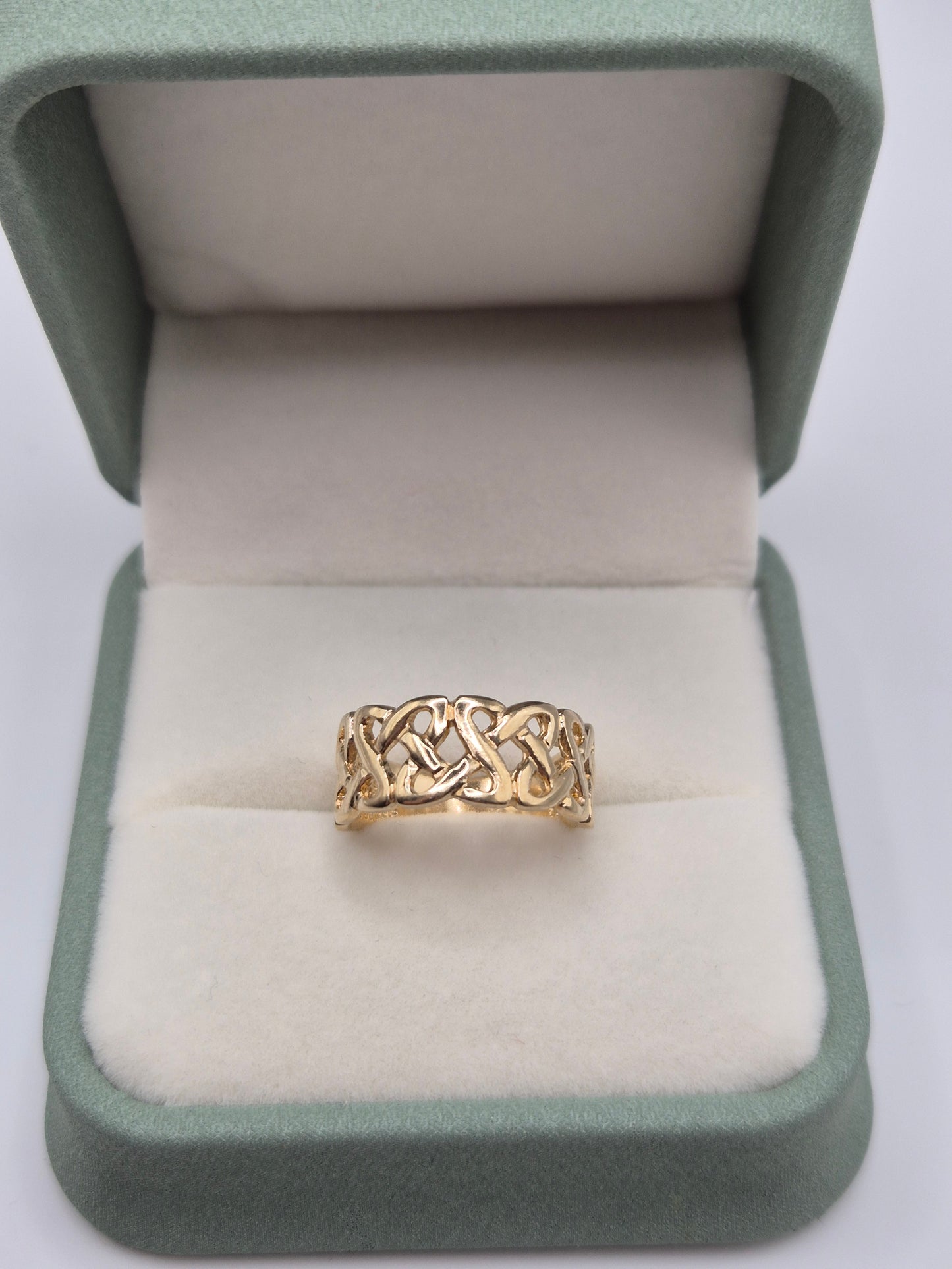 9ct gold ring