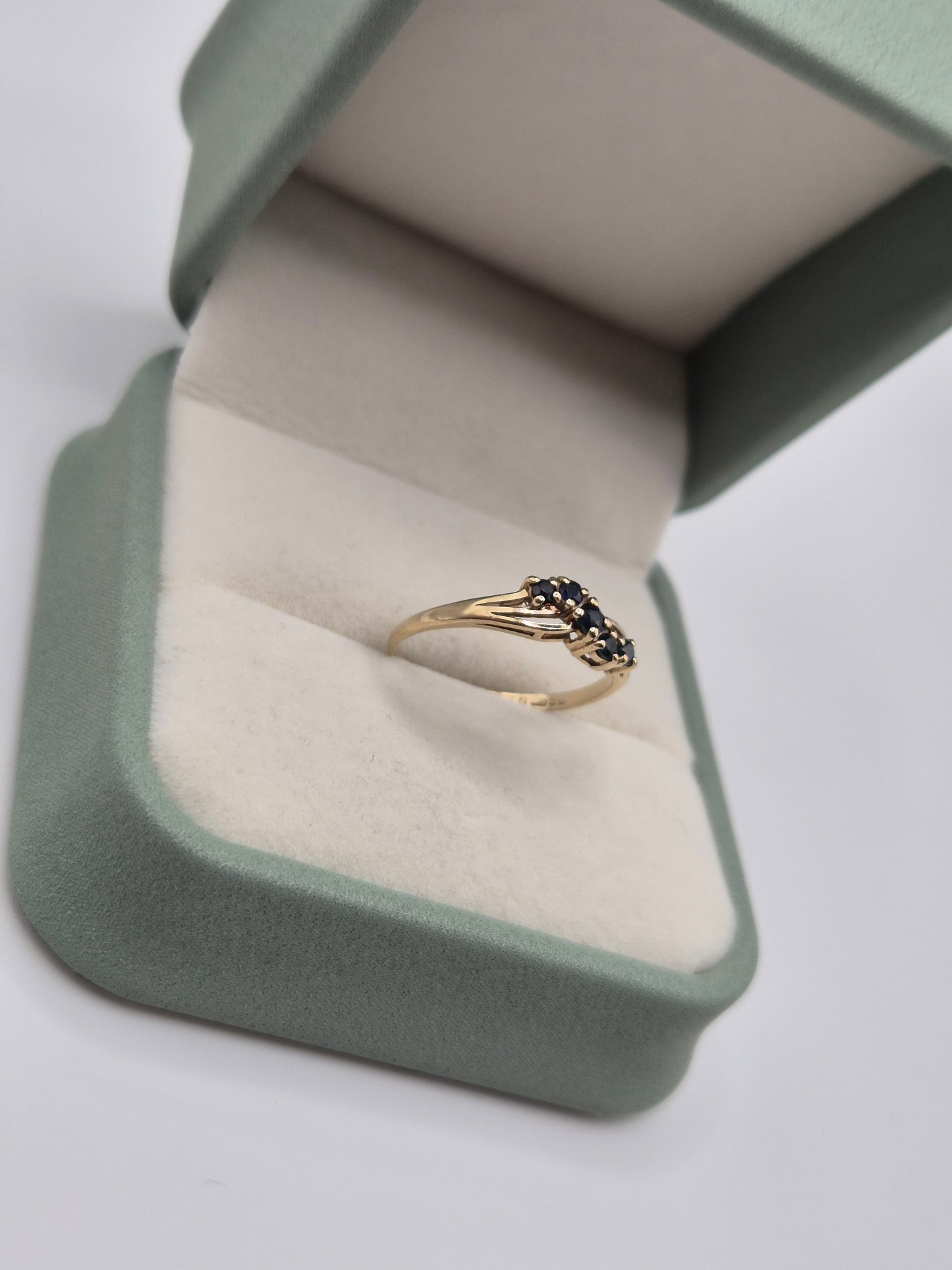 9ct gold sapphire ring