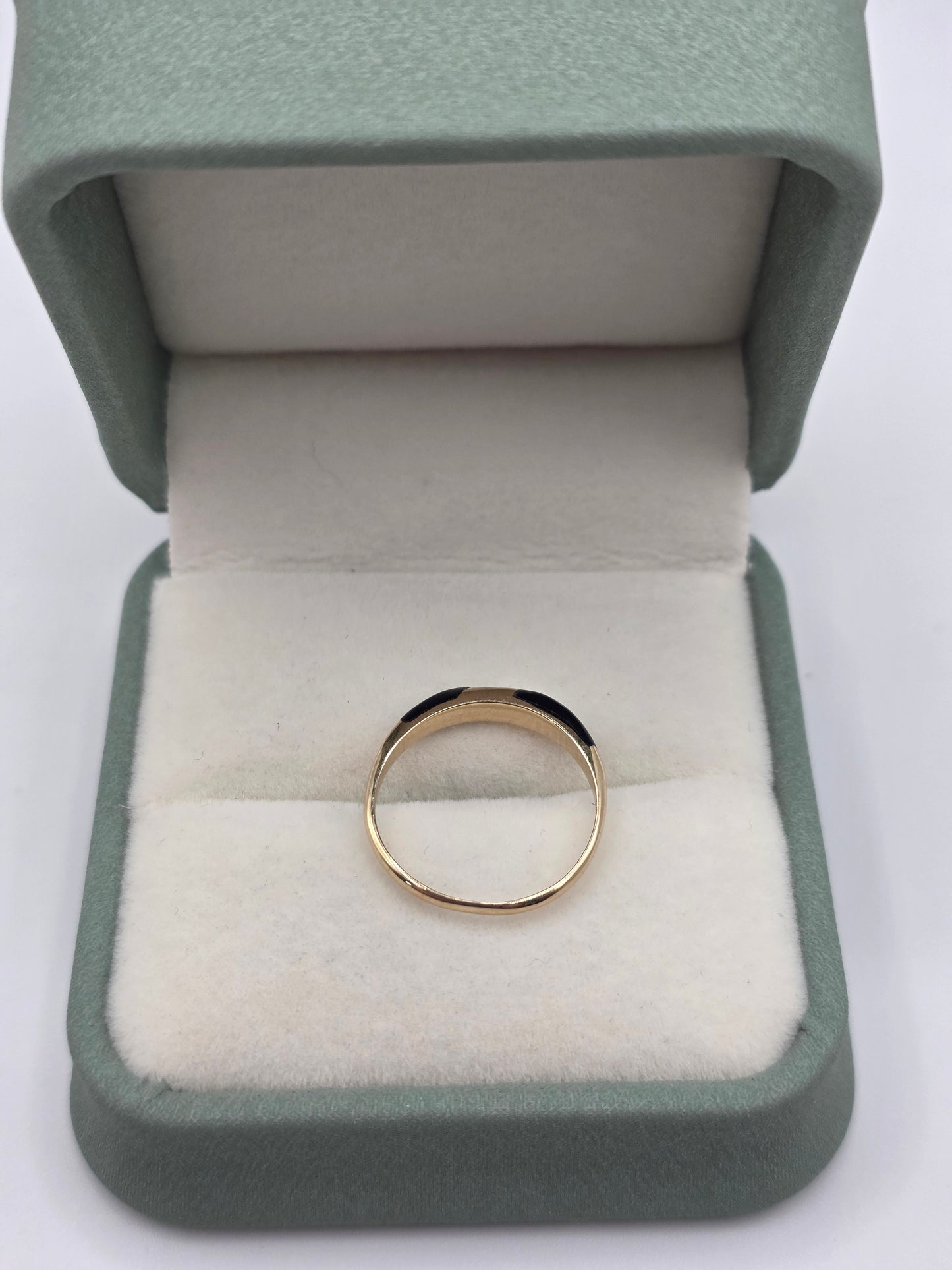 9ct gold onyx ring