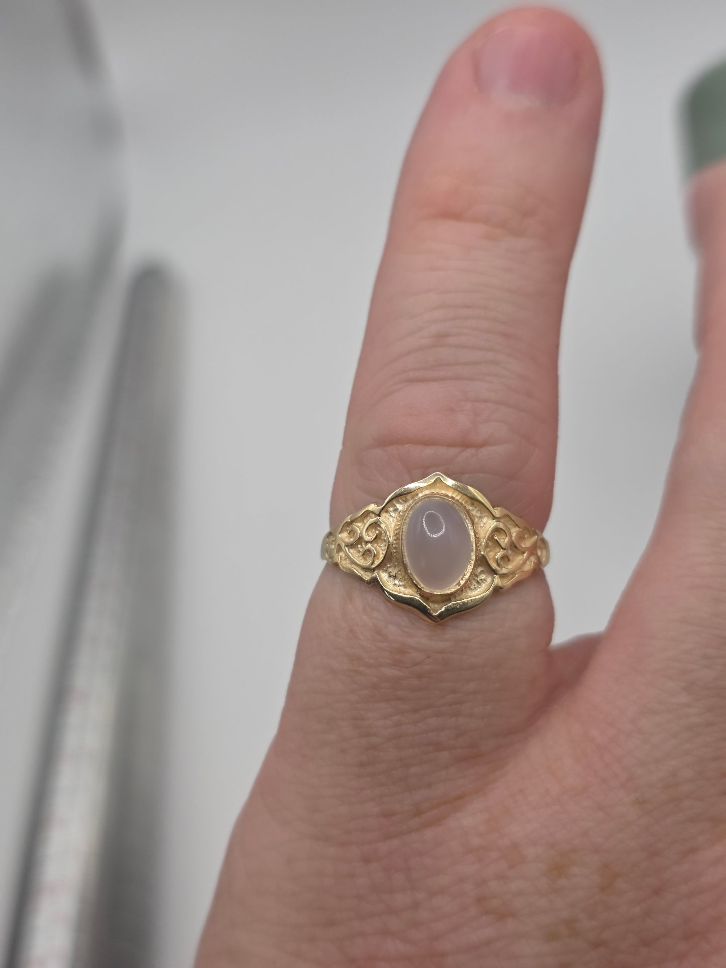 9ct gold moonstone ring