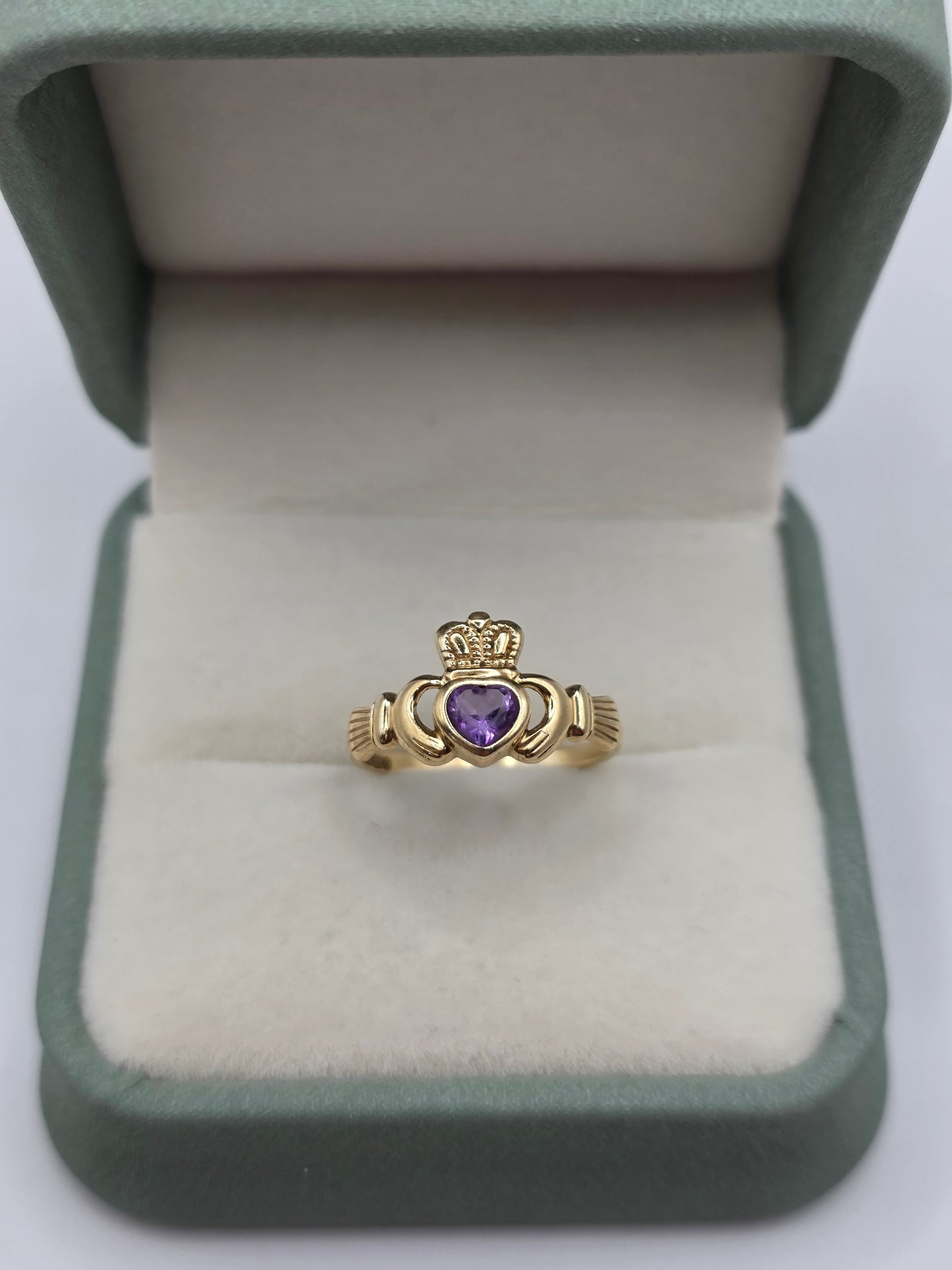9ct gold amethyst claddagh ring