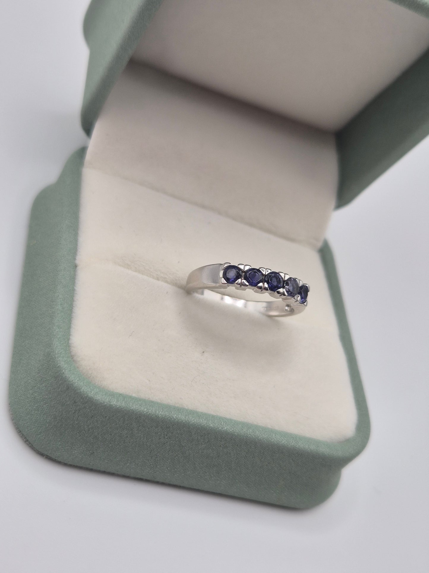 9ct white gold sapphire ring