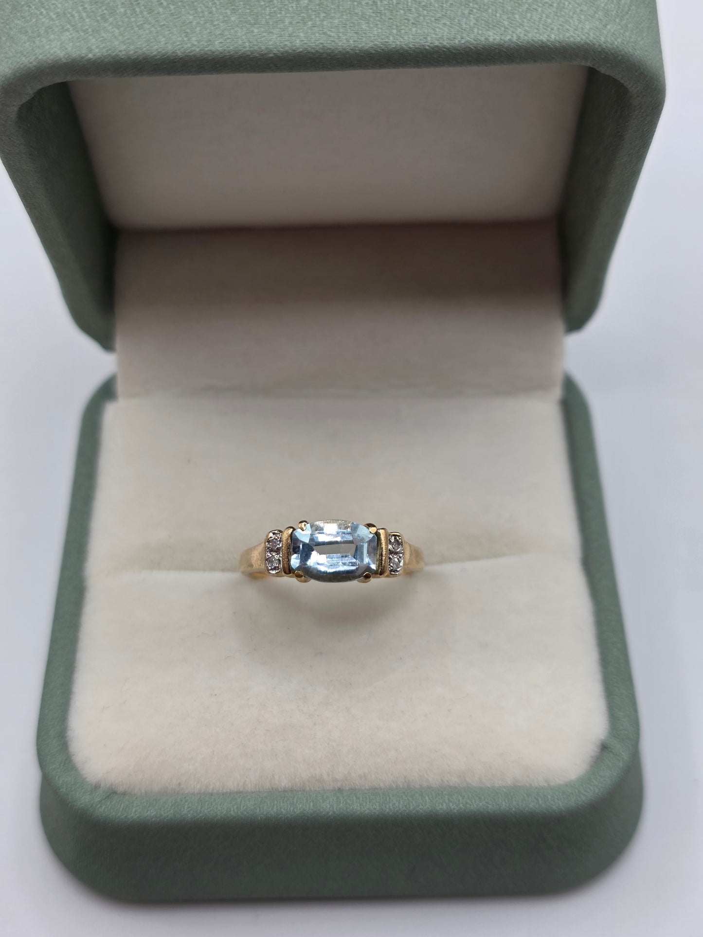 9ct gold aquamarine and diamond ring