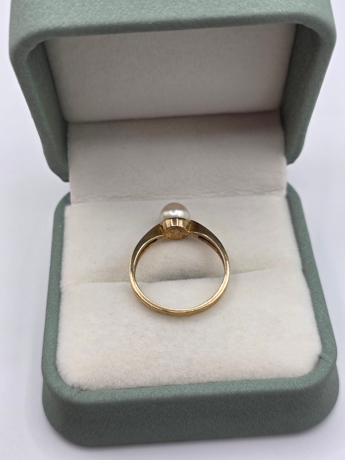 9ct gold pearl ring