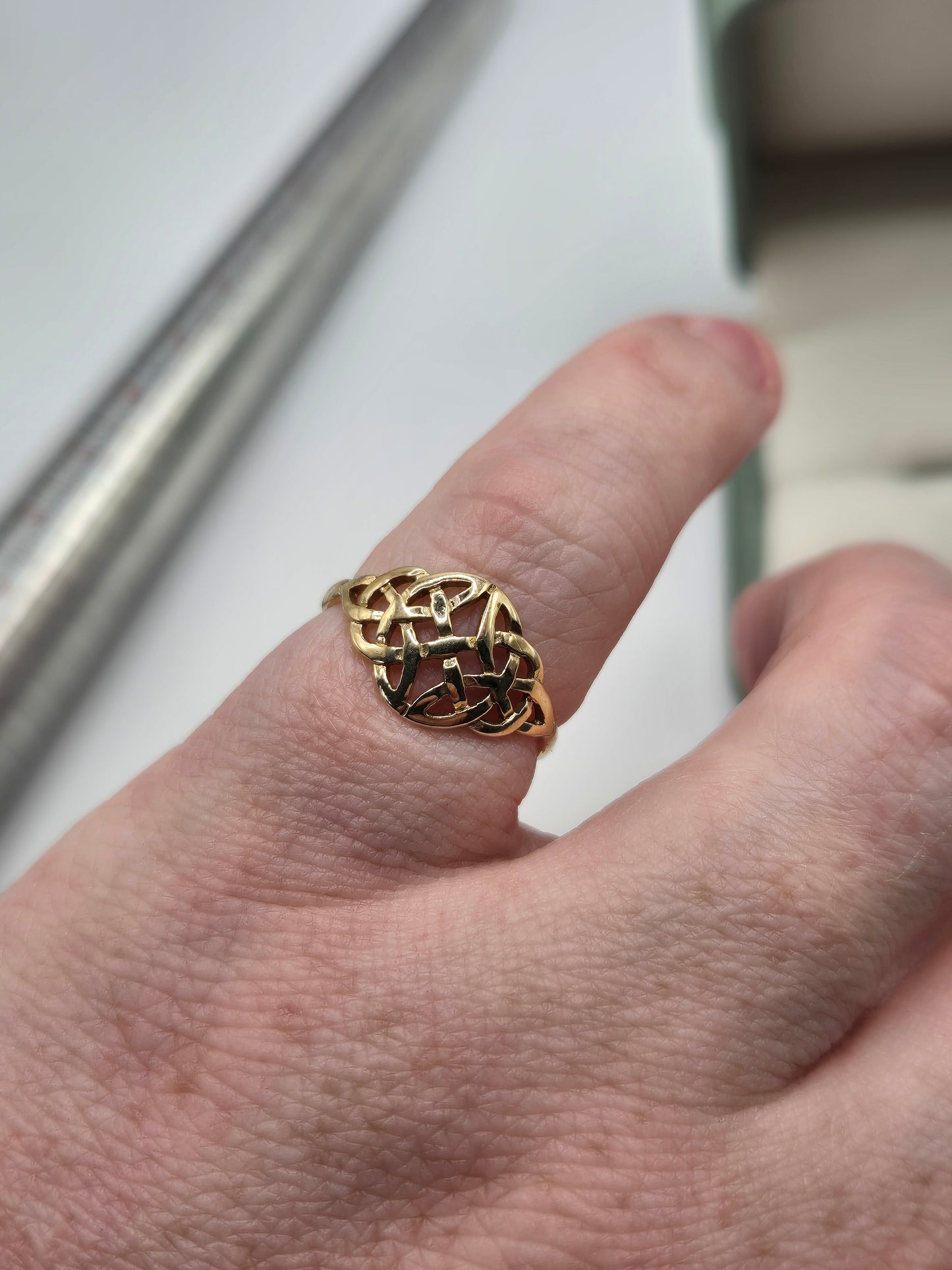 9ct gold celtic ring