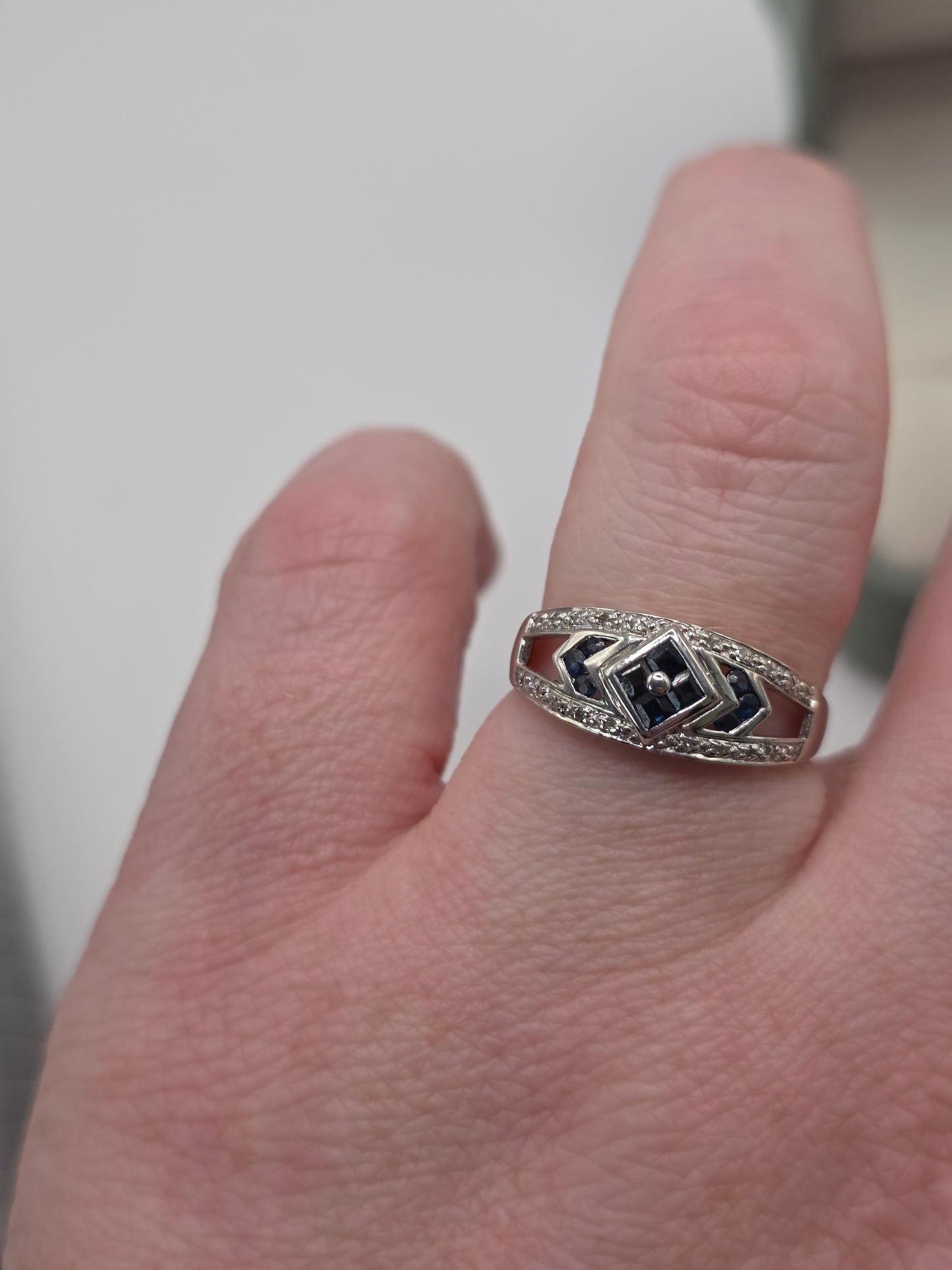 9ct white gold sapphire and diamond ring