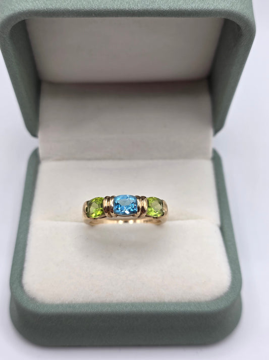 Heavy 9ct gold peridot and topaz ring