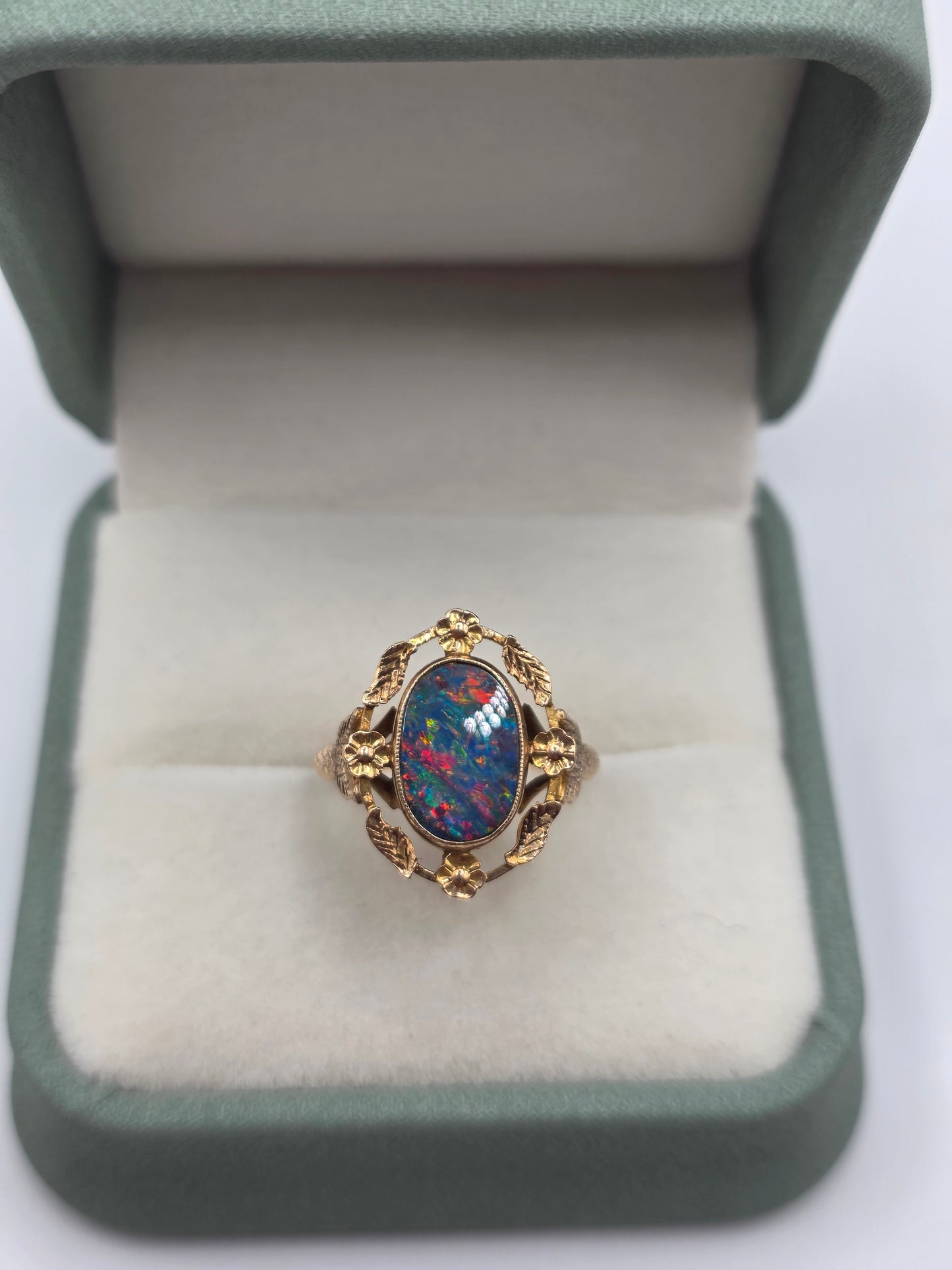 Fine vintage 9ct gold black opal doublet ring