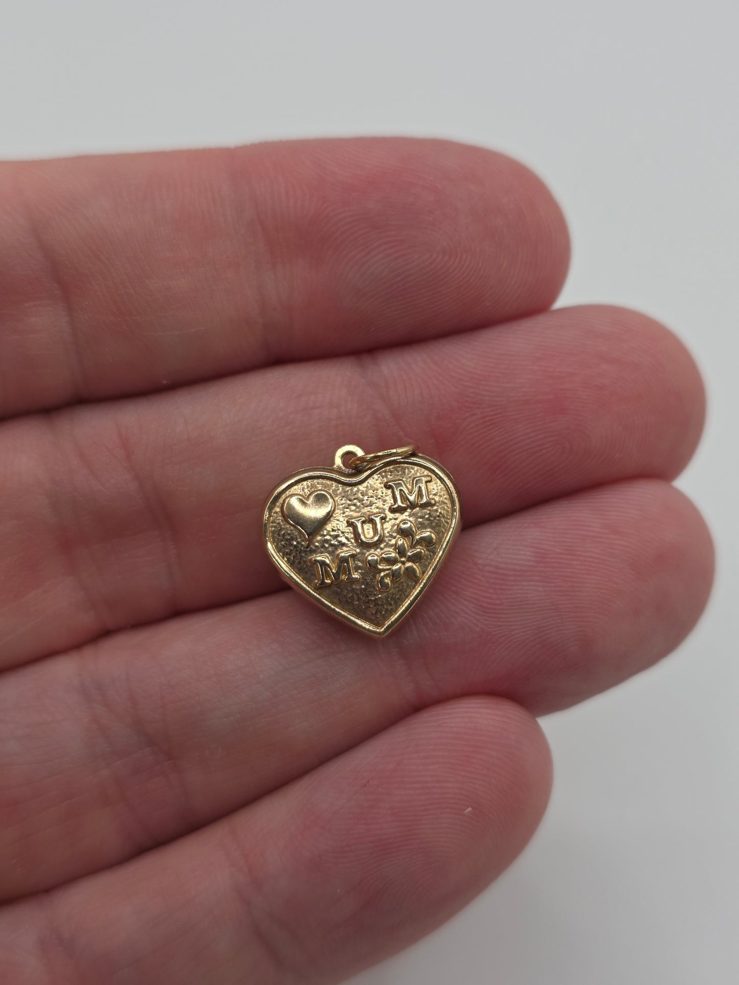 9ct gold Mum locket