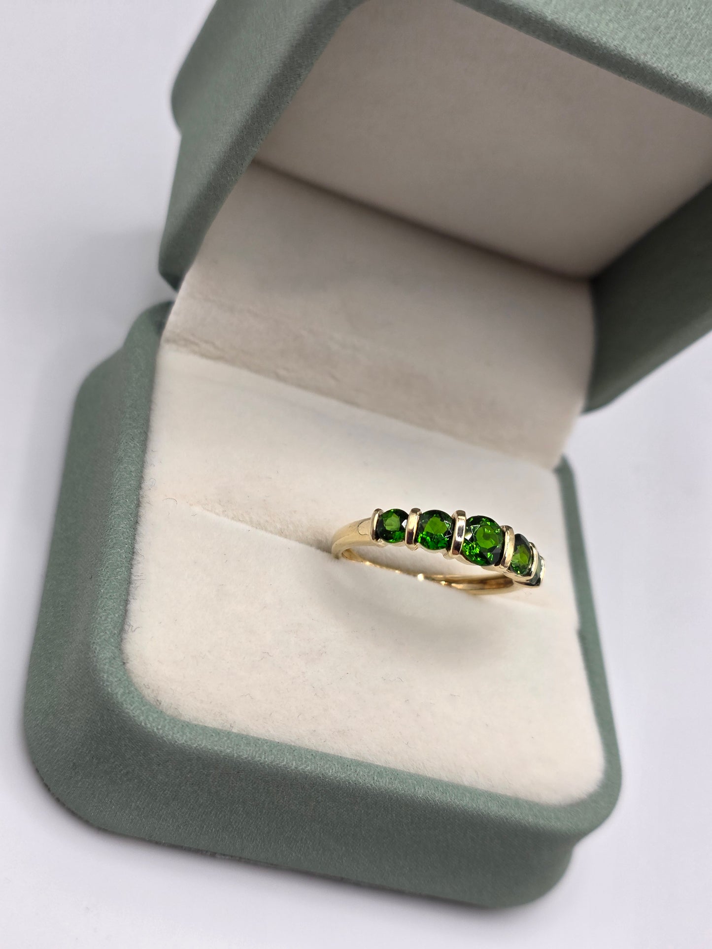 9ct gold diopside ring