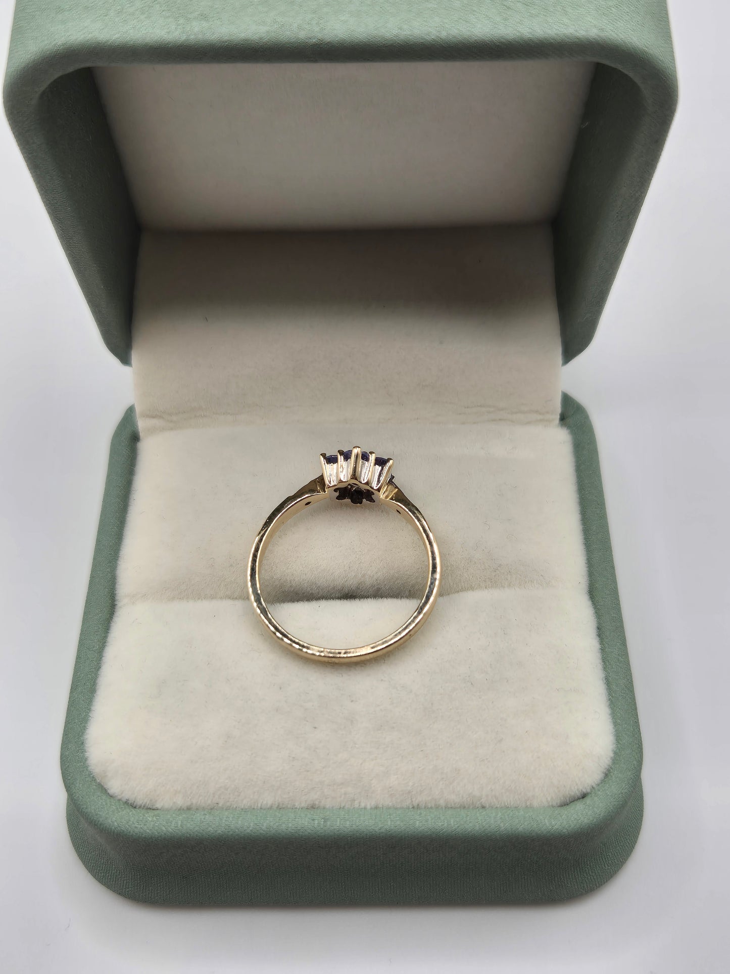 9ct gold tanzanite and diamond ring