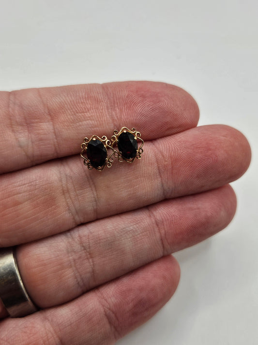 9ct gold garnet earrings