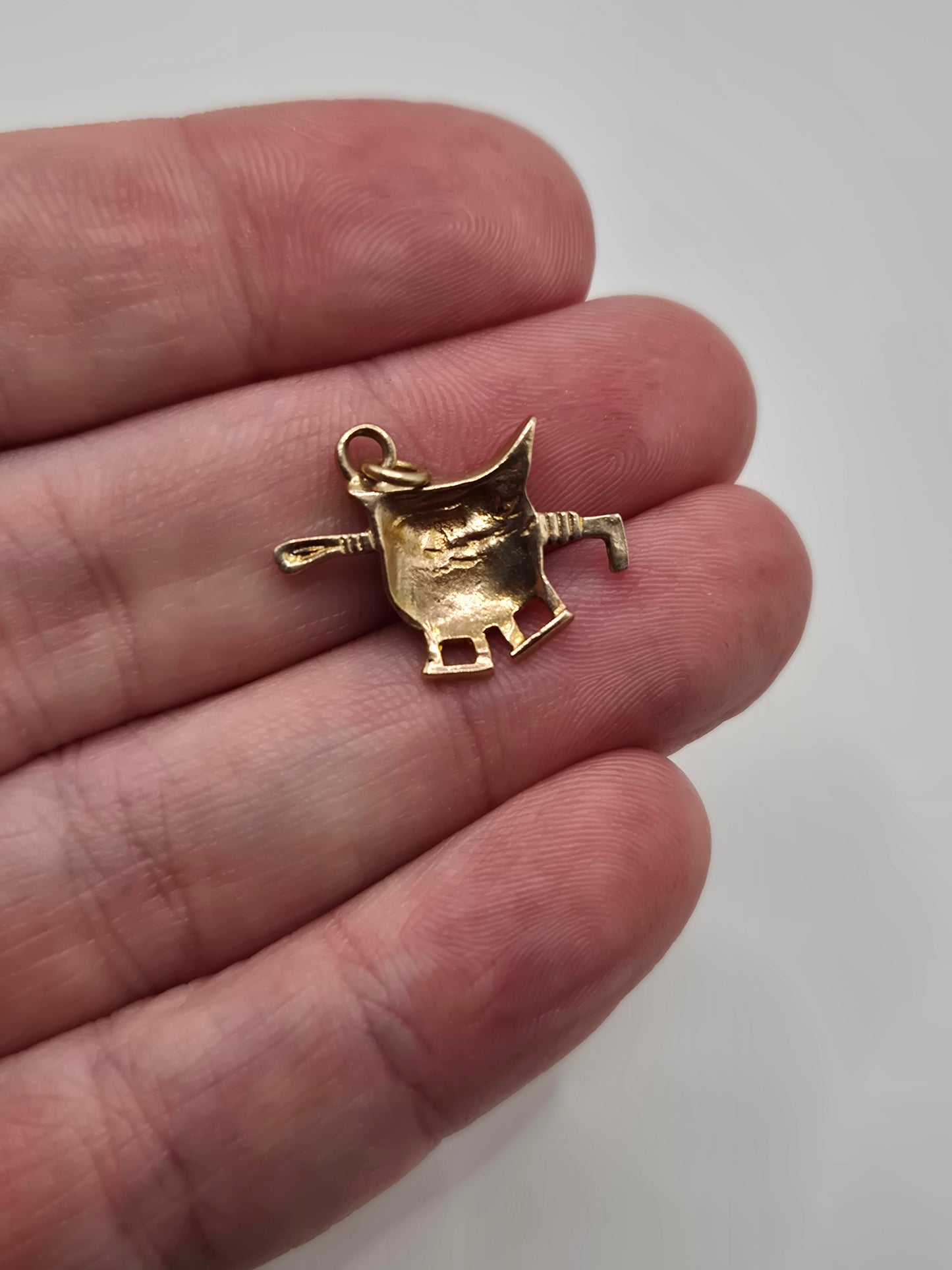 9ct gold saddle charm