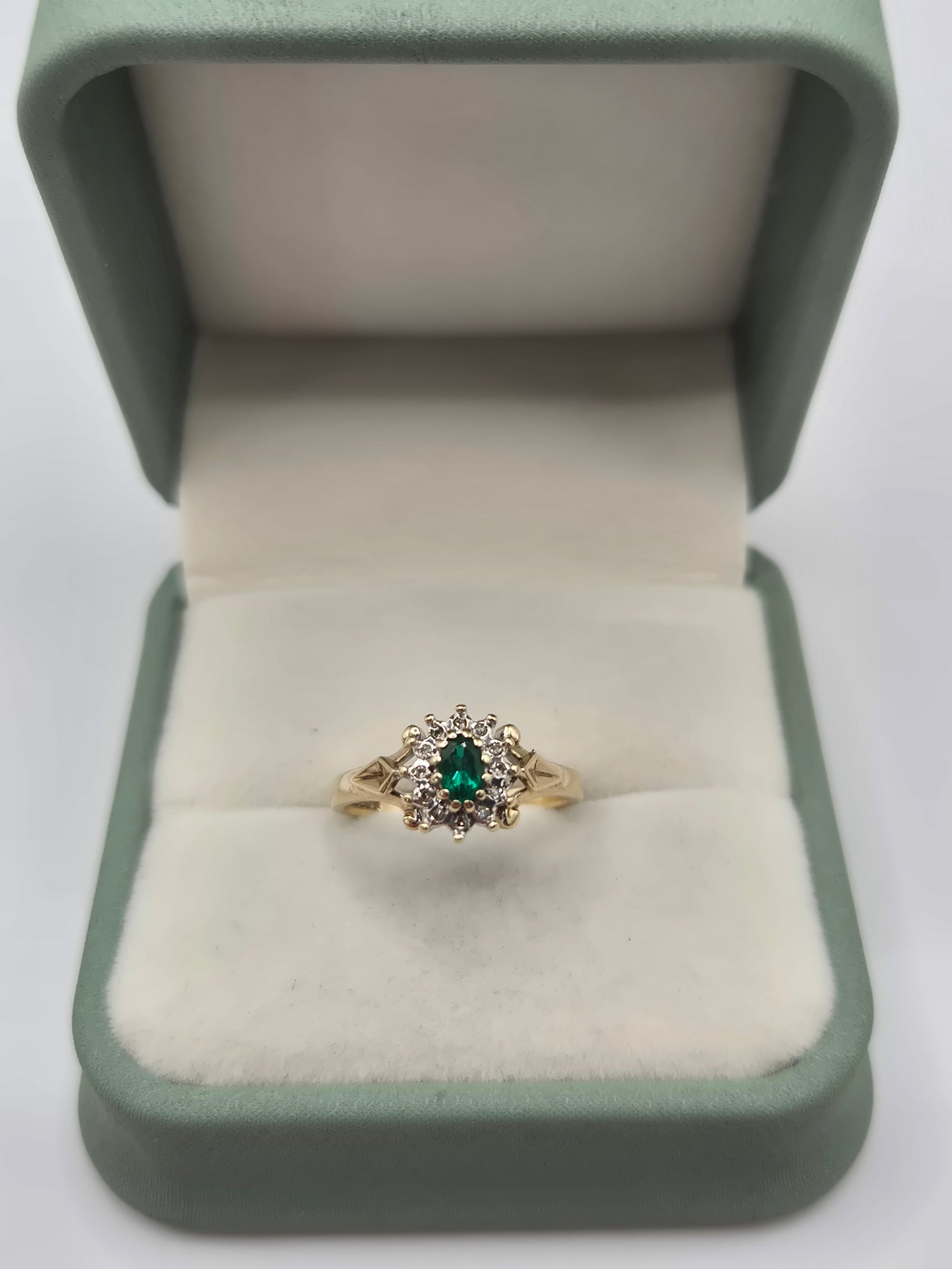 9ct gold diopside and diamond ring
