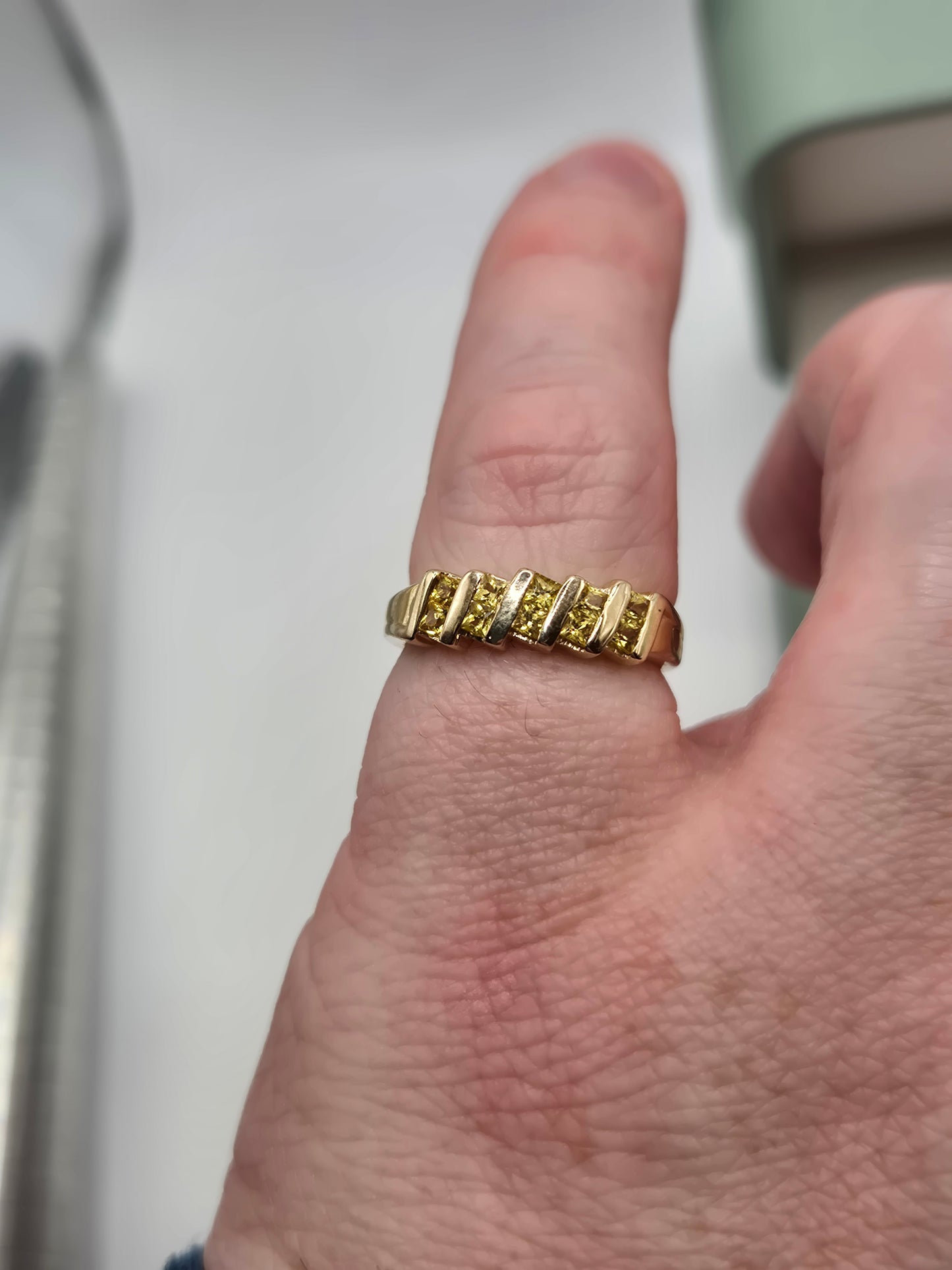 9ct gold yellow sapphire ring