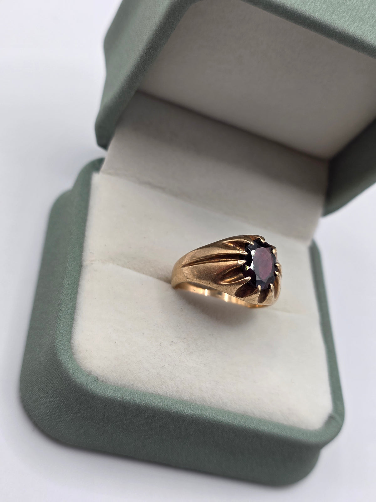 Vintage heavy 9ct gold garnet gypsy ring