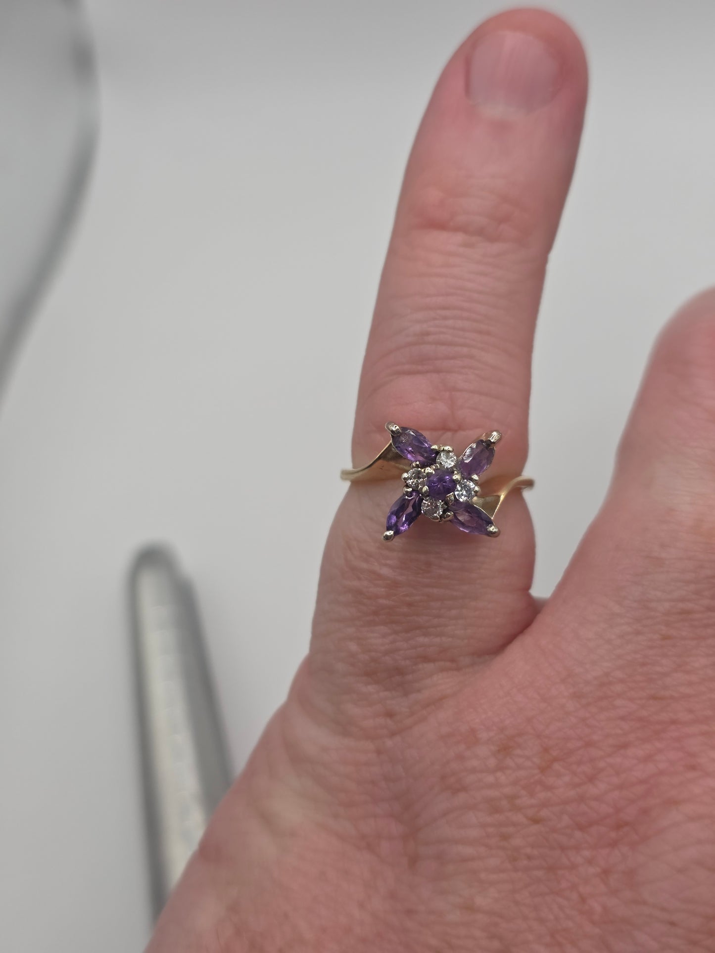 9ct gold amethyst and cz ring