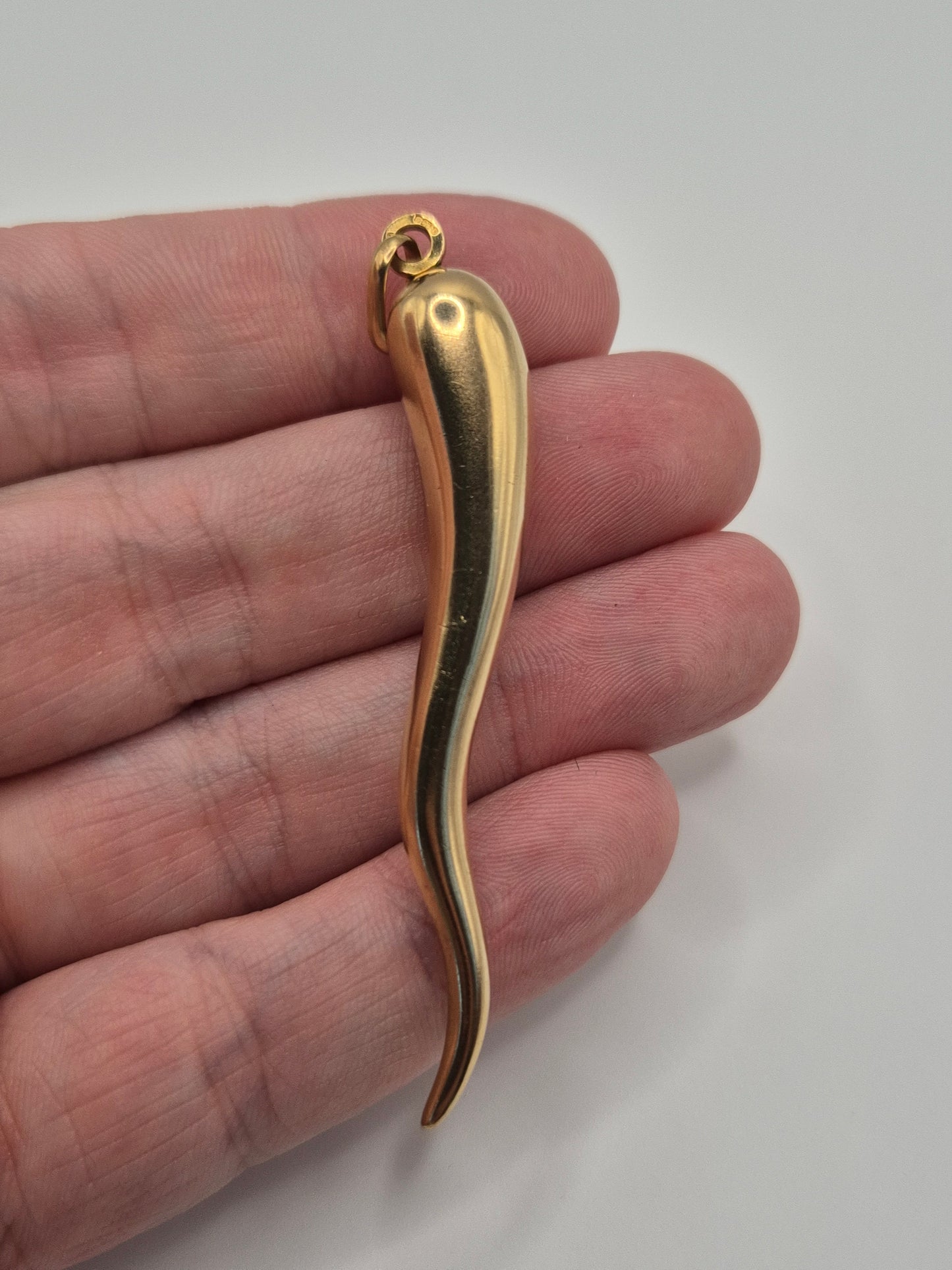 Huge 9ct gold horn of plenty pendant