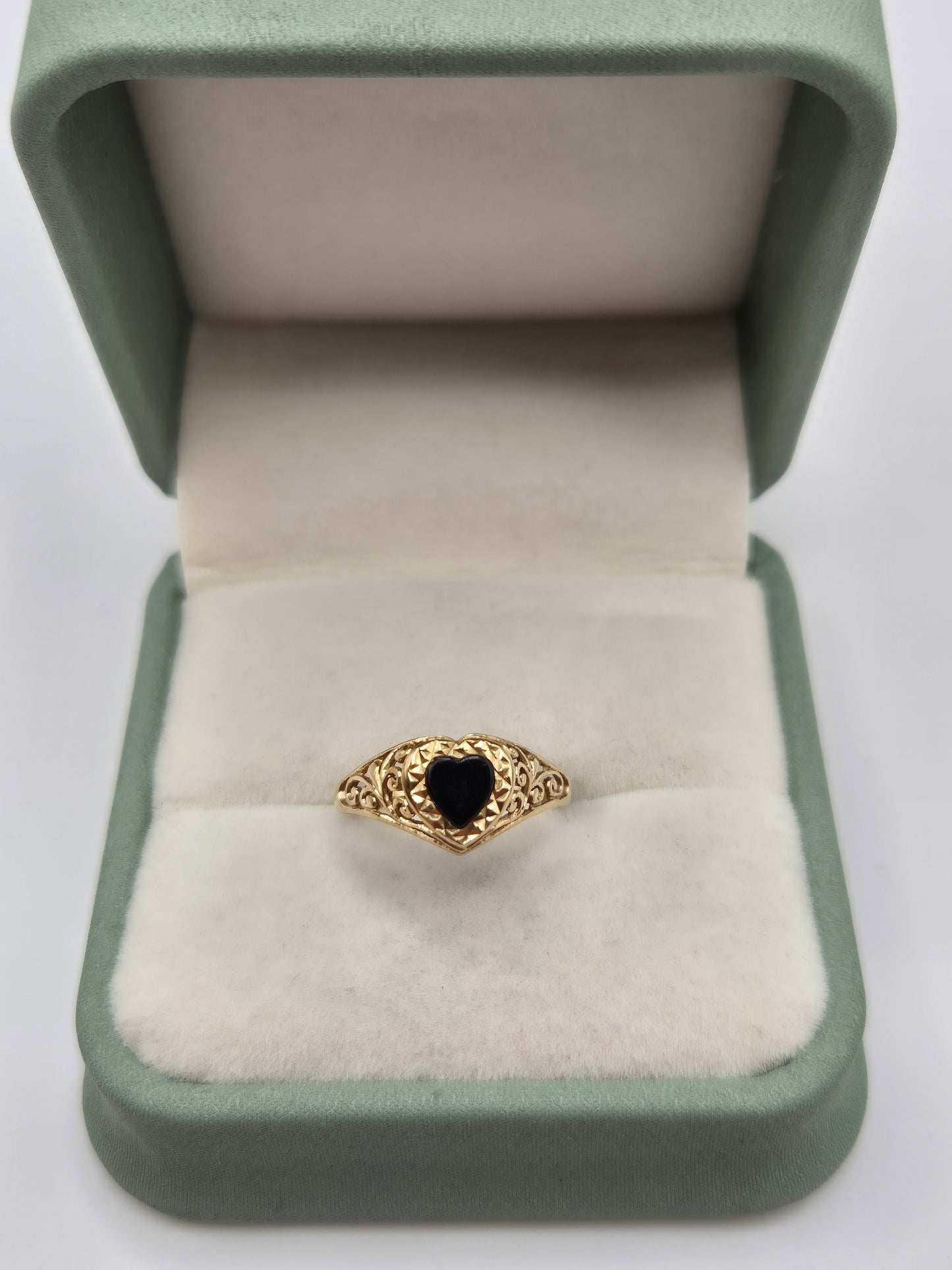 9ct gold onyx heart ring