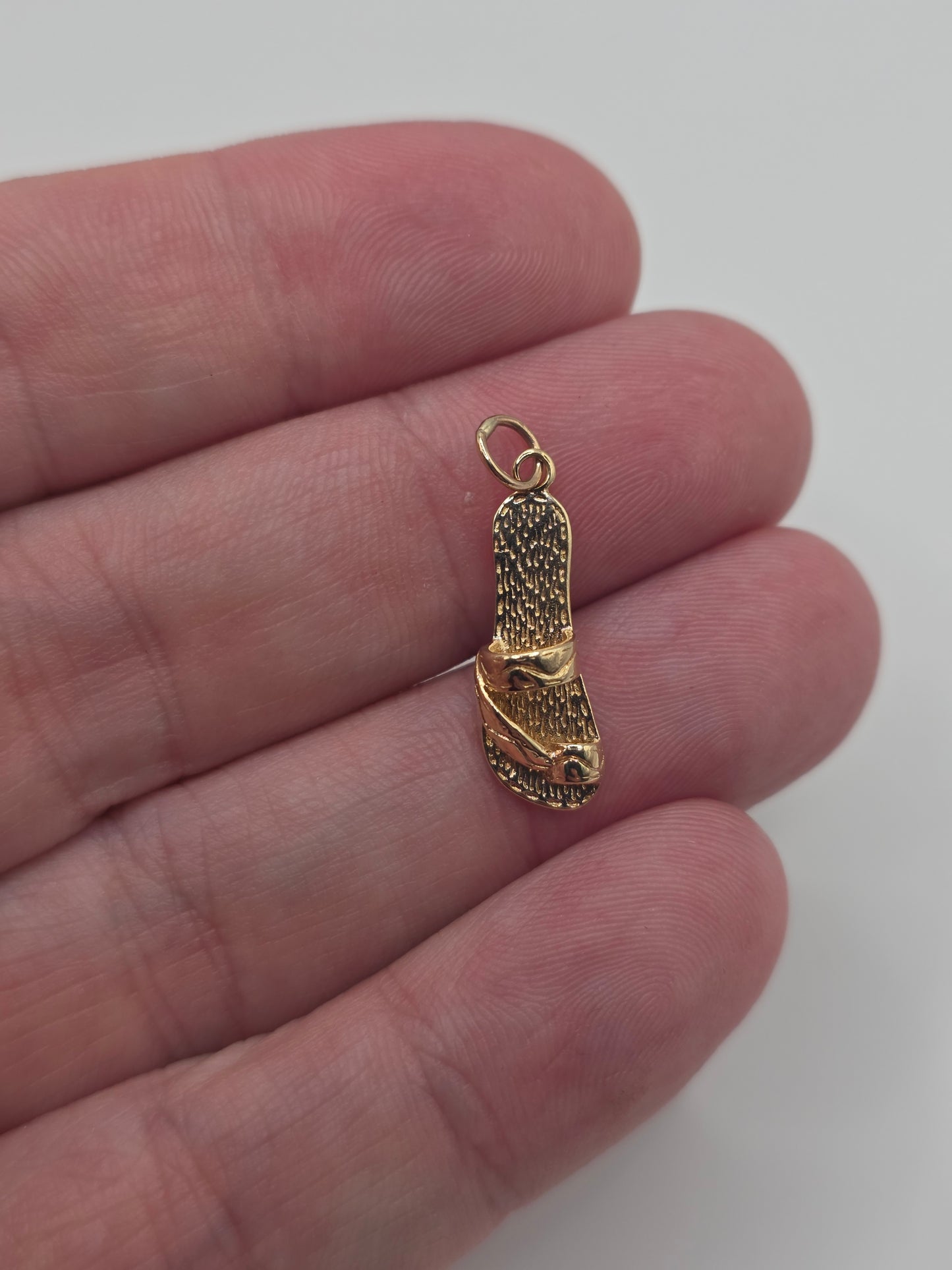 9ct gold sandal charm