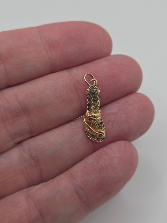 9ct gold sandal charm