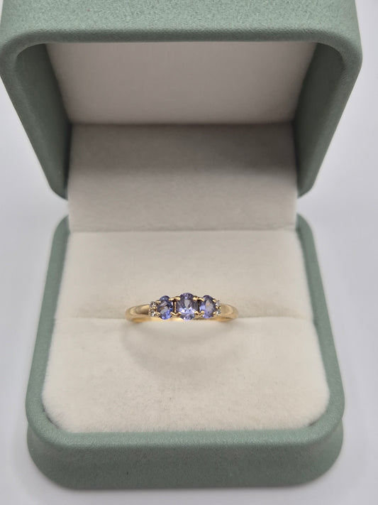 9ct gold tanzanite and diamond ring