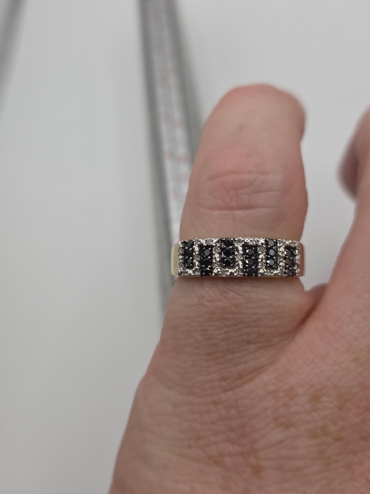 9ct gold diamond ring