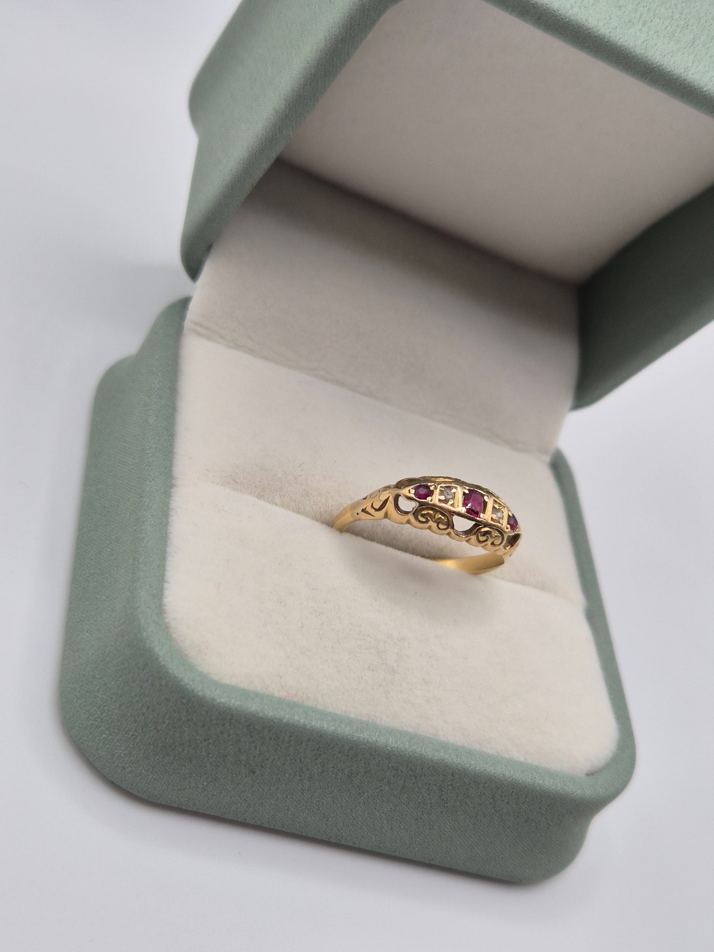 Antique 18ct gold ruby and diamond ring