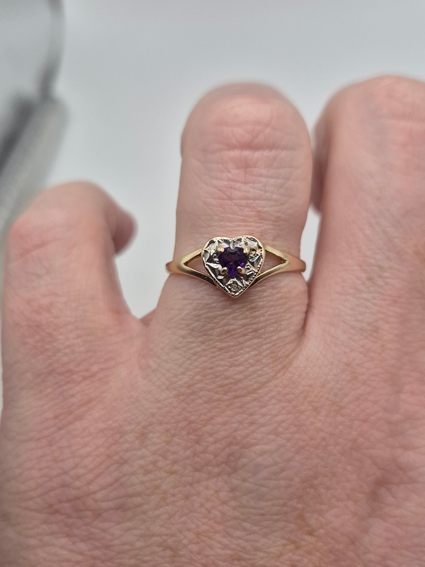 9ct gold amethyst heart ring