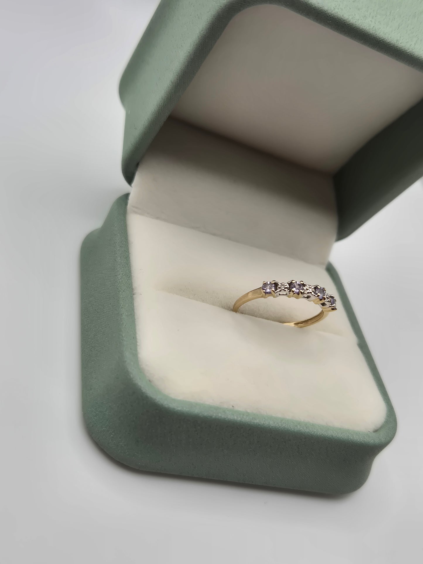 9ct gold amethyst and diamond ring