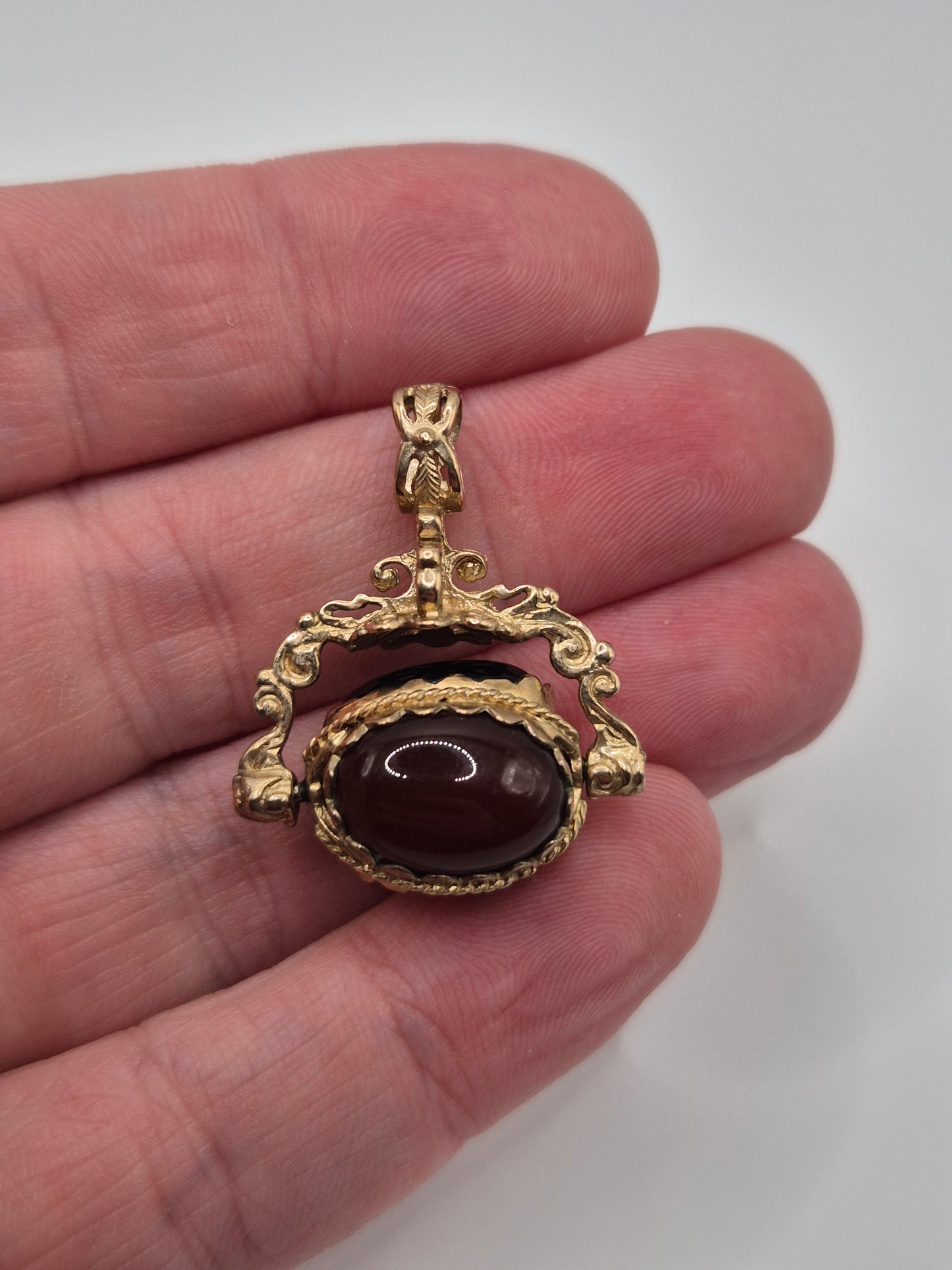 9ct gold onyx, tigers eye and bloodstone fob pendant