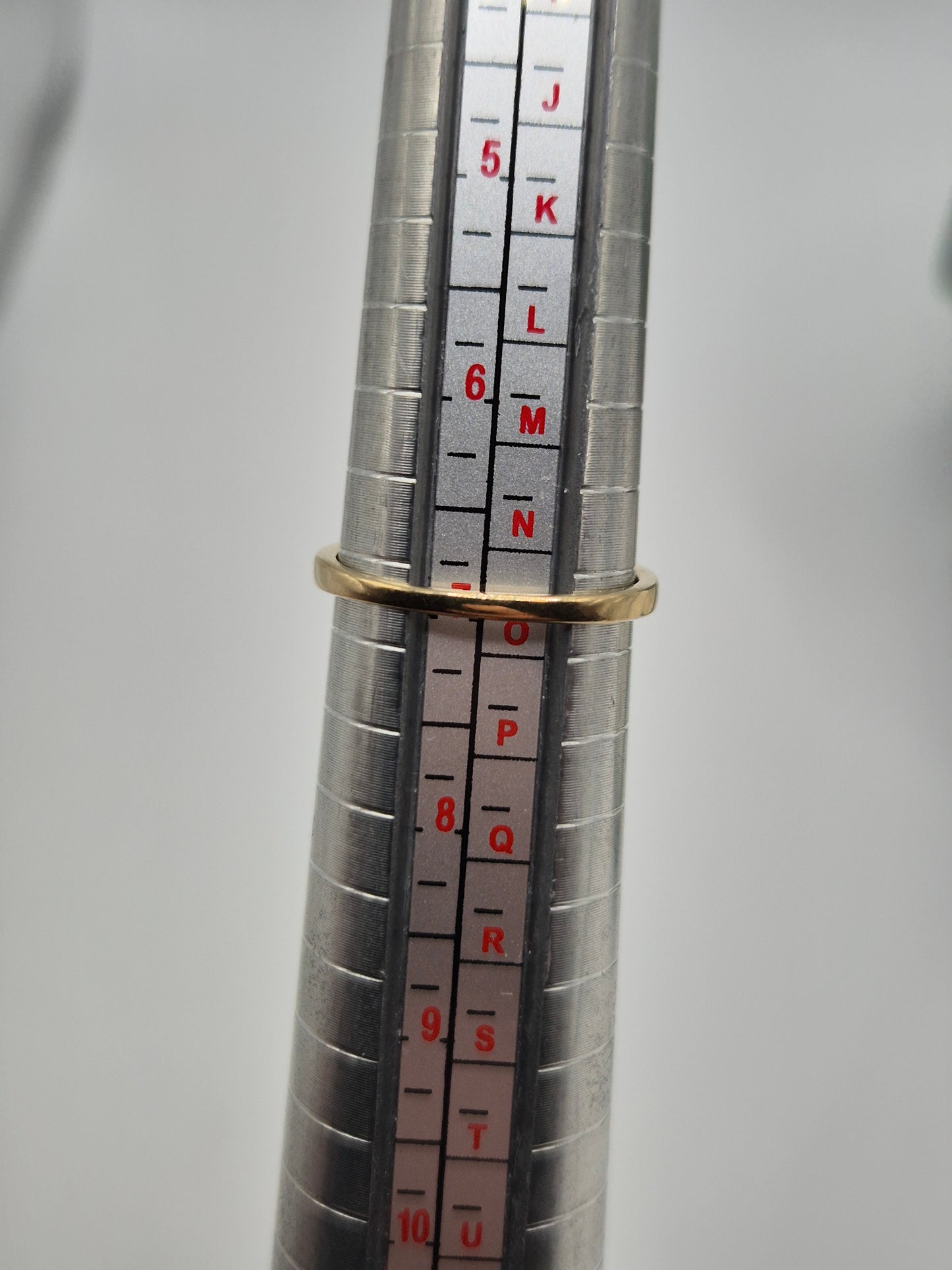 9ct gold colour change sapphire and diamond ring