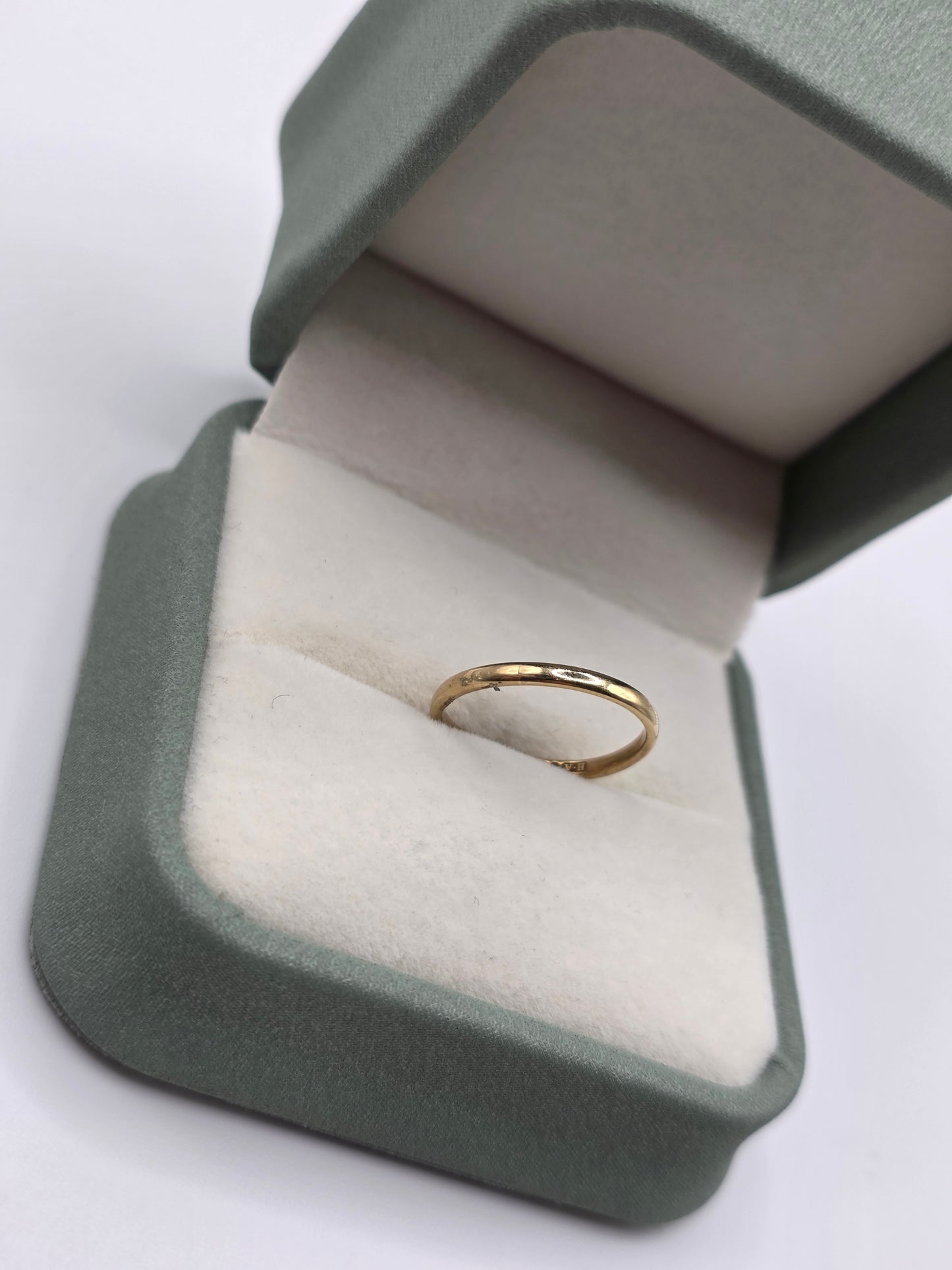9ct gold ring