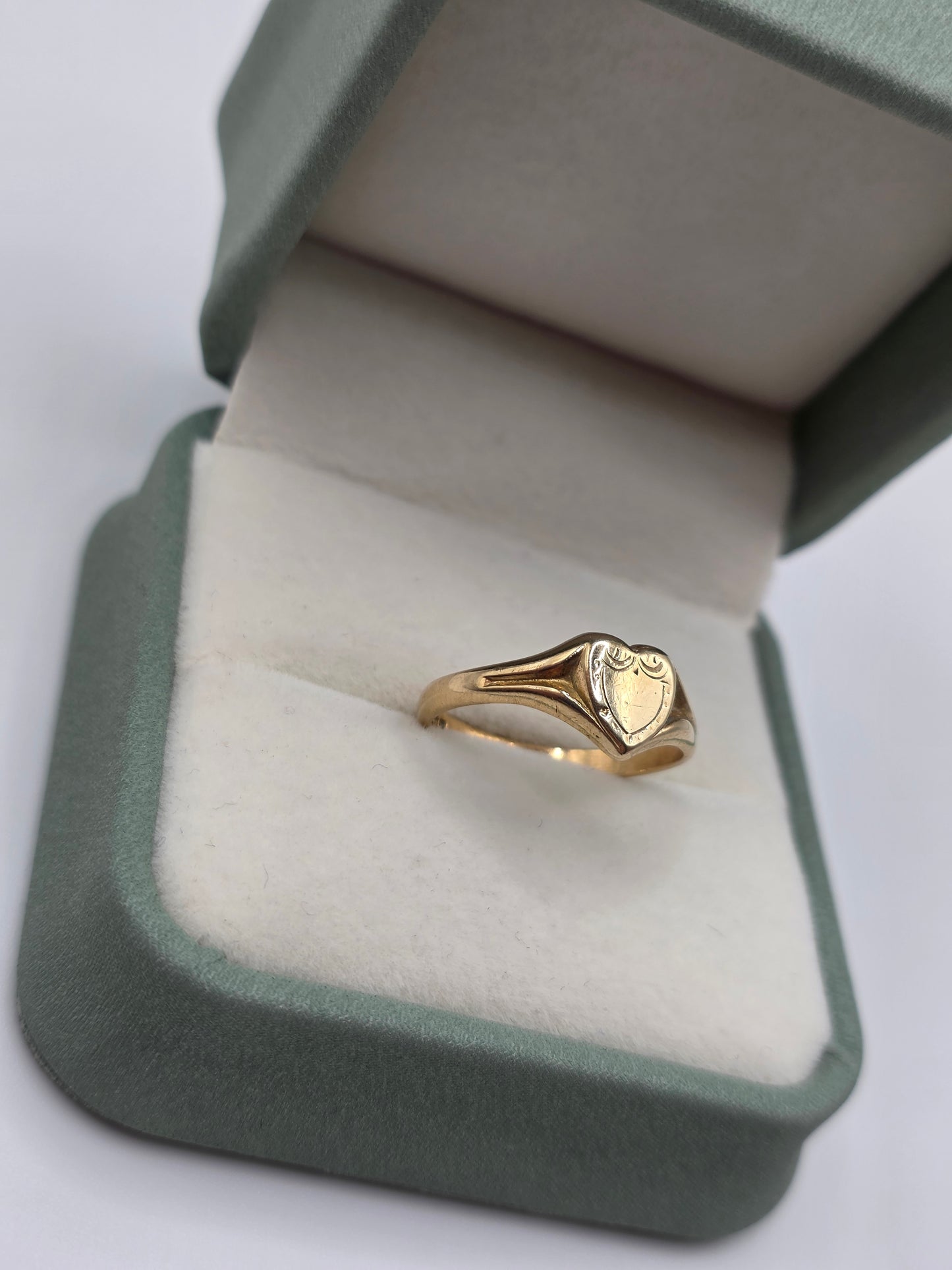 9ct gold shield signet ring