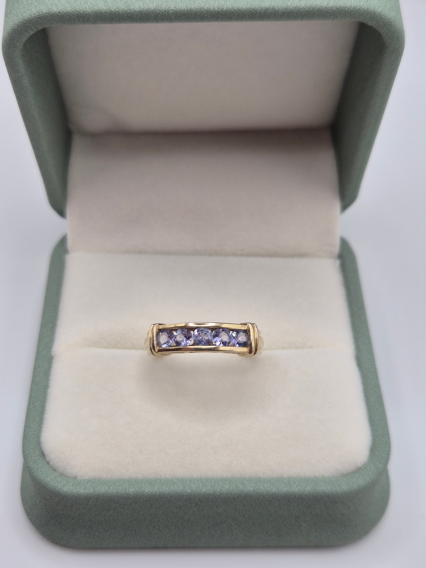 9ct gold tanzanite ring