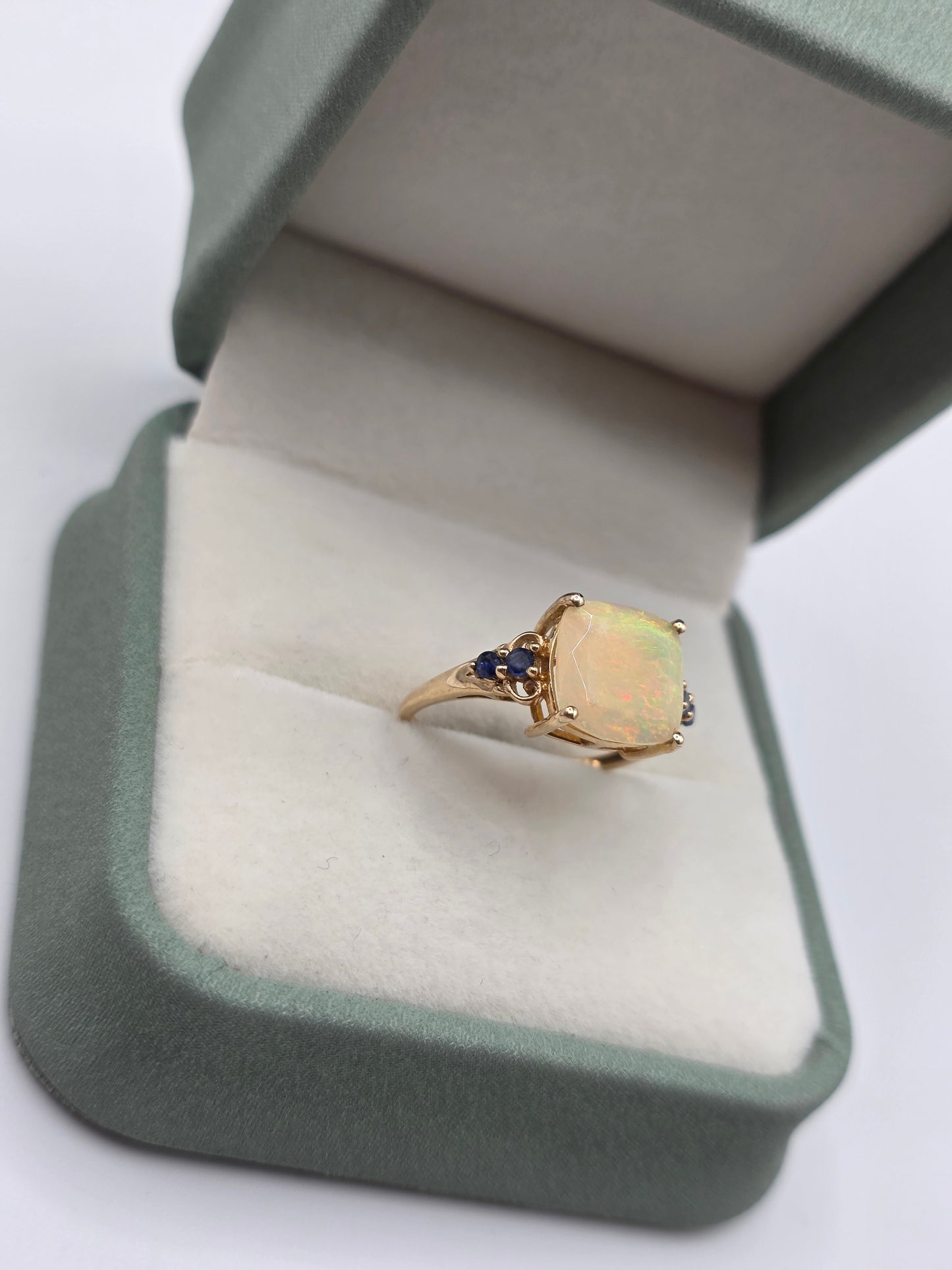 9ct gold opal and sapphire ring