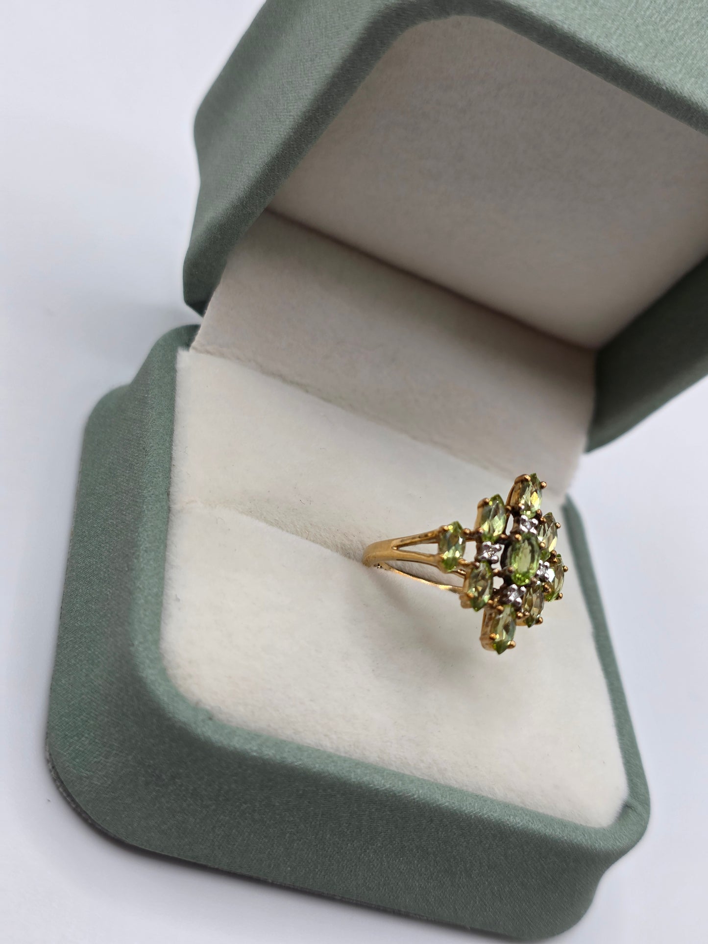 9ct gold peridot and diamond ring