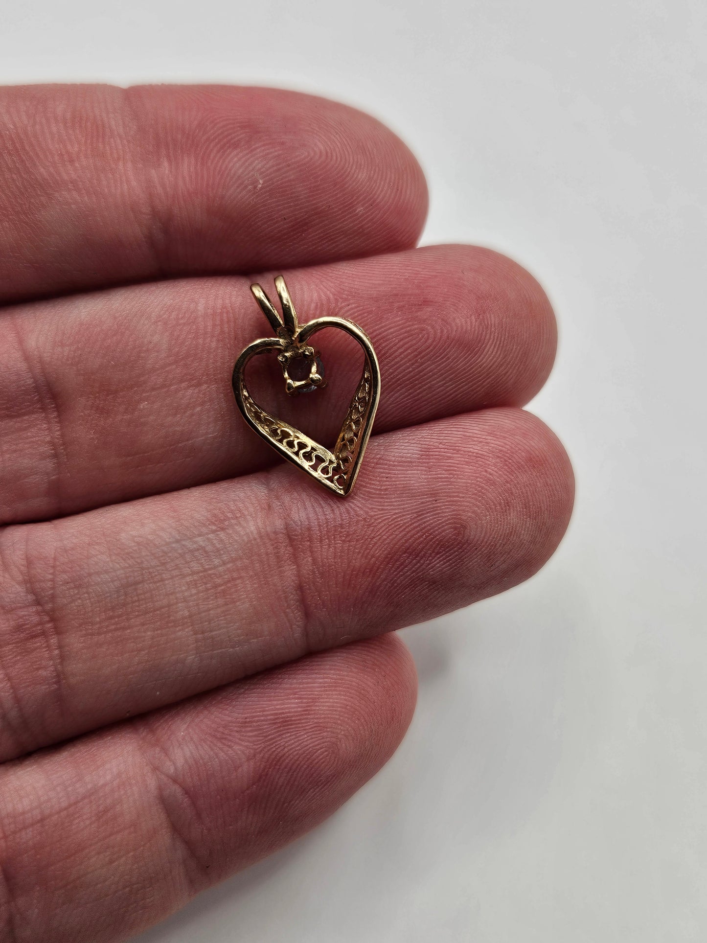 9ct gold topaz heart pendant