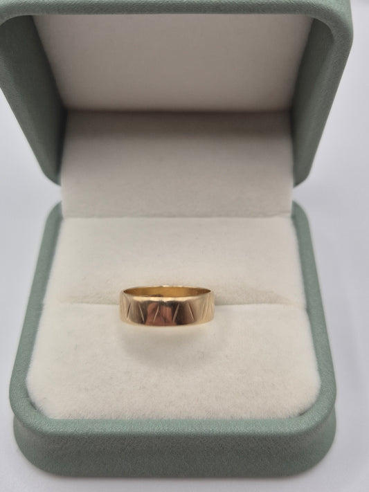 9ct gold engraved band ring