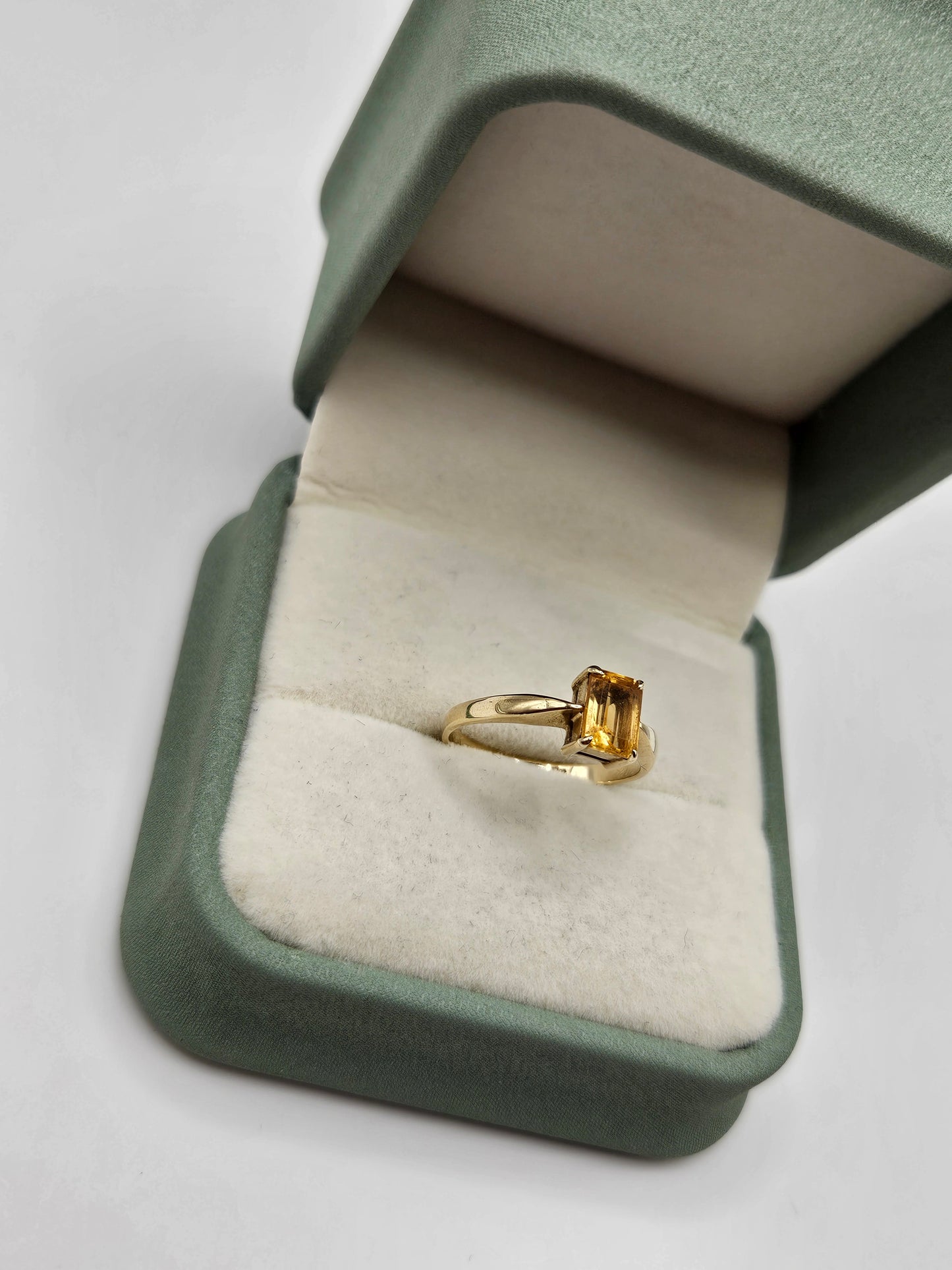 9ct gold citrine ring