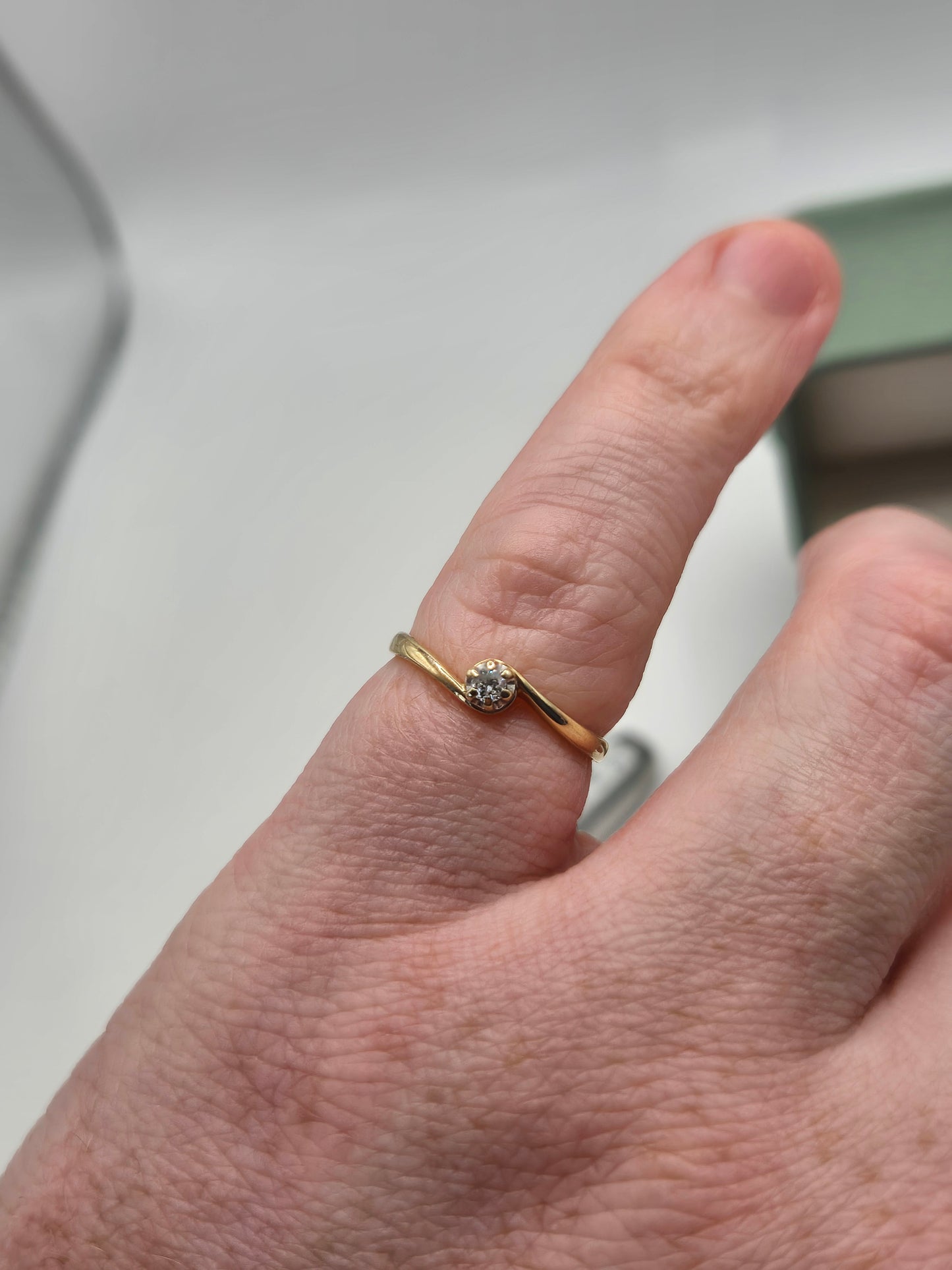 9ct gold diamond ring
