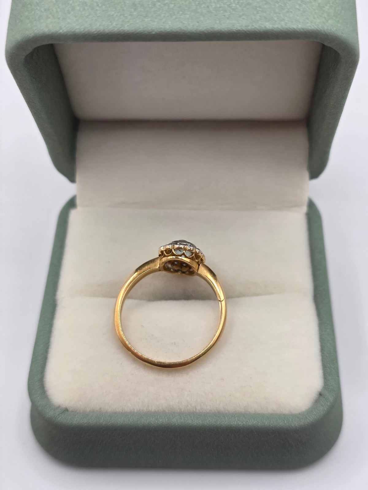 Vibtage 18ct gold aquamarine and diamond ring