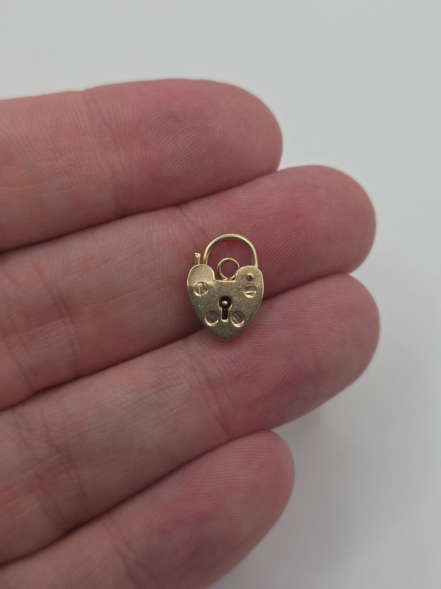 9ct gold padlock 7