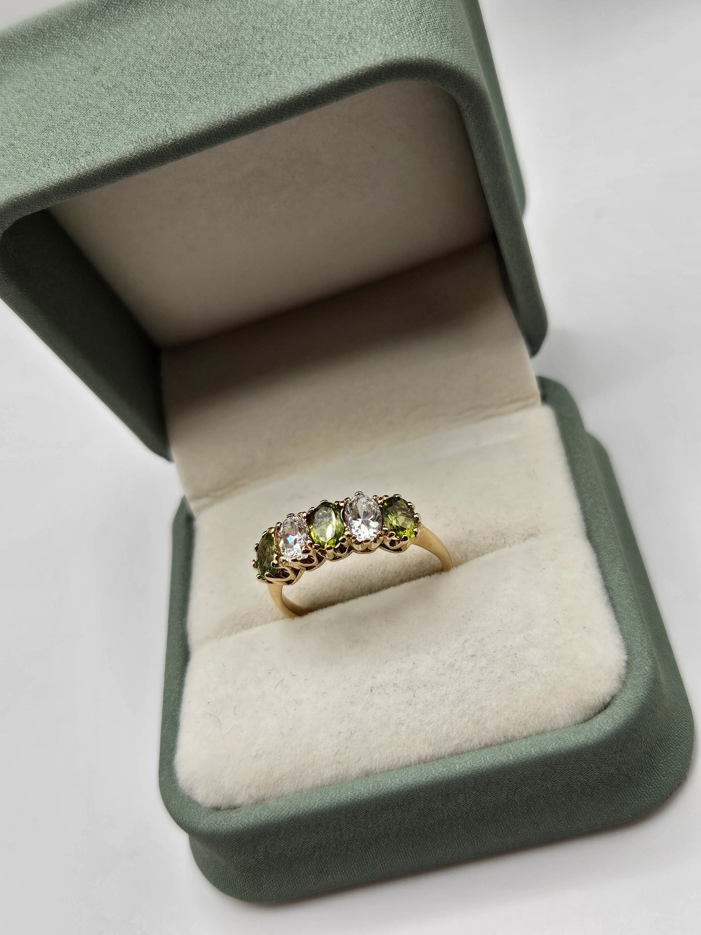 9ct gold peridot and cz ring