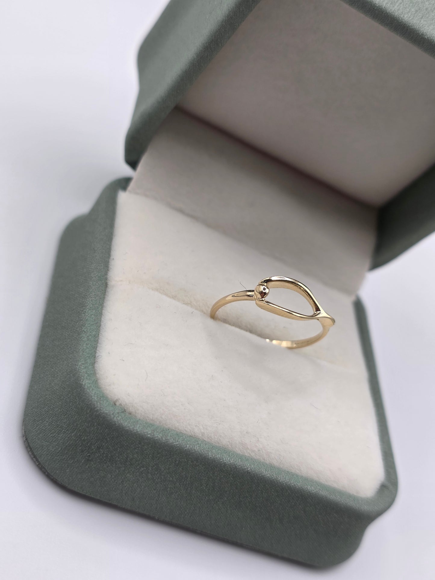 9ct gold wishbone ring